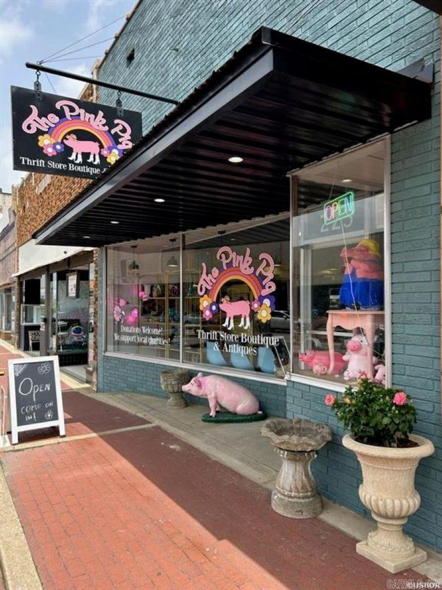 UPDATED!! Commercial property located in Malvern Commercial Historic District. This part of downtown is the most intact area of the commercial historic Malvern and represents structures built in this area from 1897 to the mid 1920's Don't miss your opportunity to open a retail store, restaurant/cafe, beauty salon/barbershop, day care, short term rental, venue or office space in this beautiful location. Highly visible, with a clothing boutique, ice cream shop and the Iconic Miller's Drug Store just a few steps away. Building only! Business negotiable