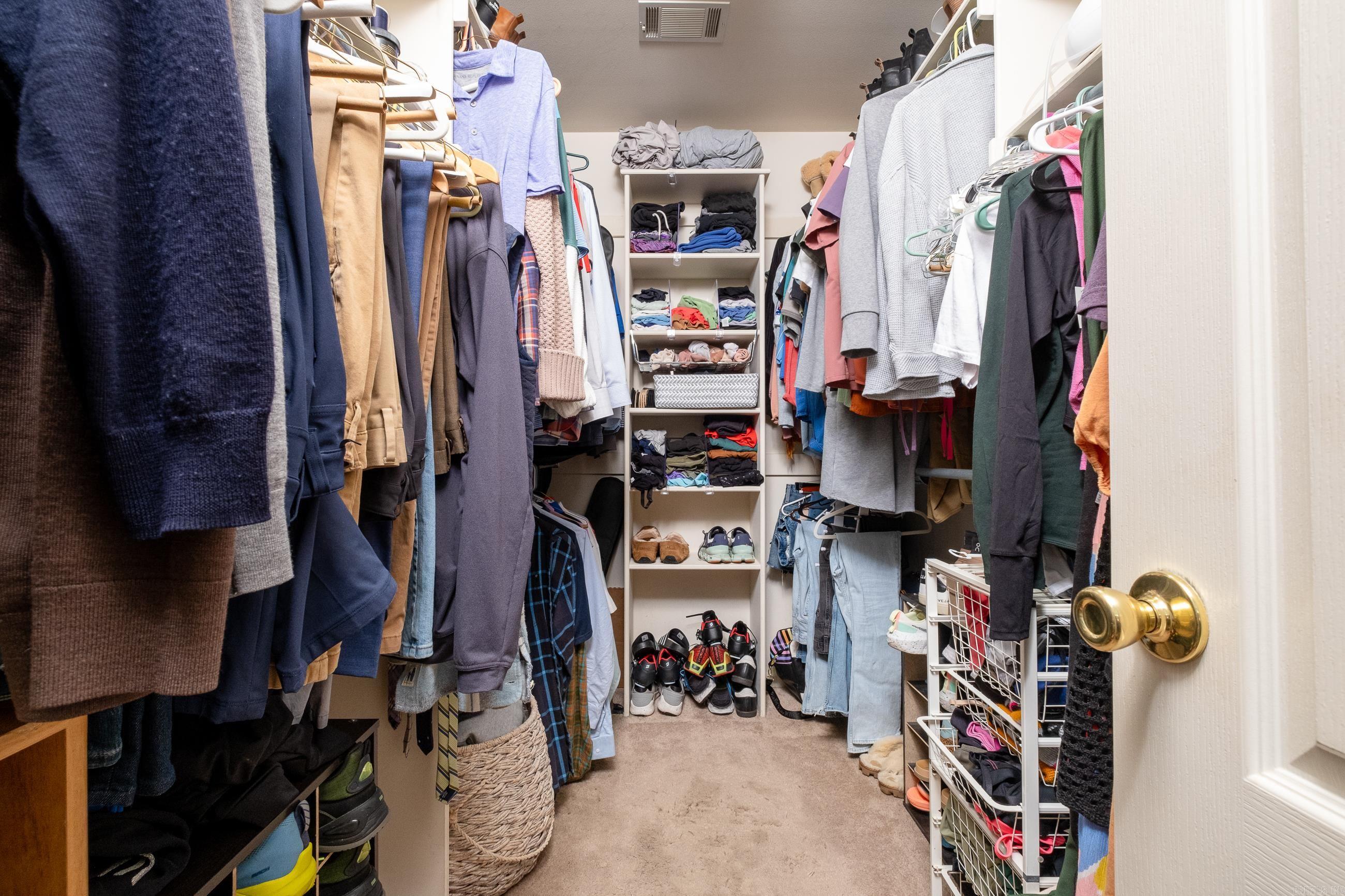 SECLUDED HILLS - Residential