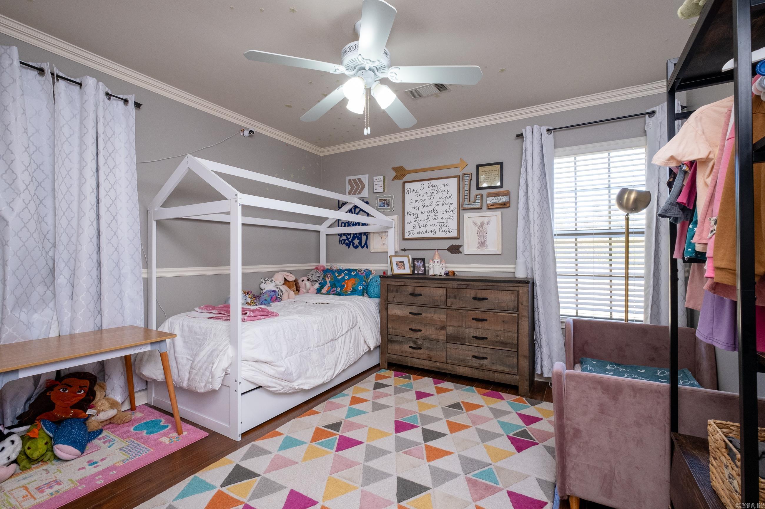 SECLUDED HILLS - Residential