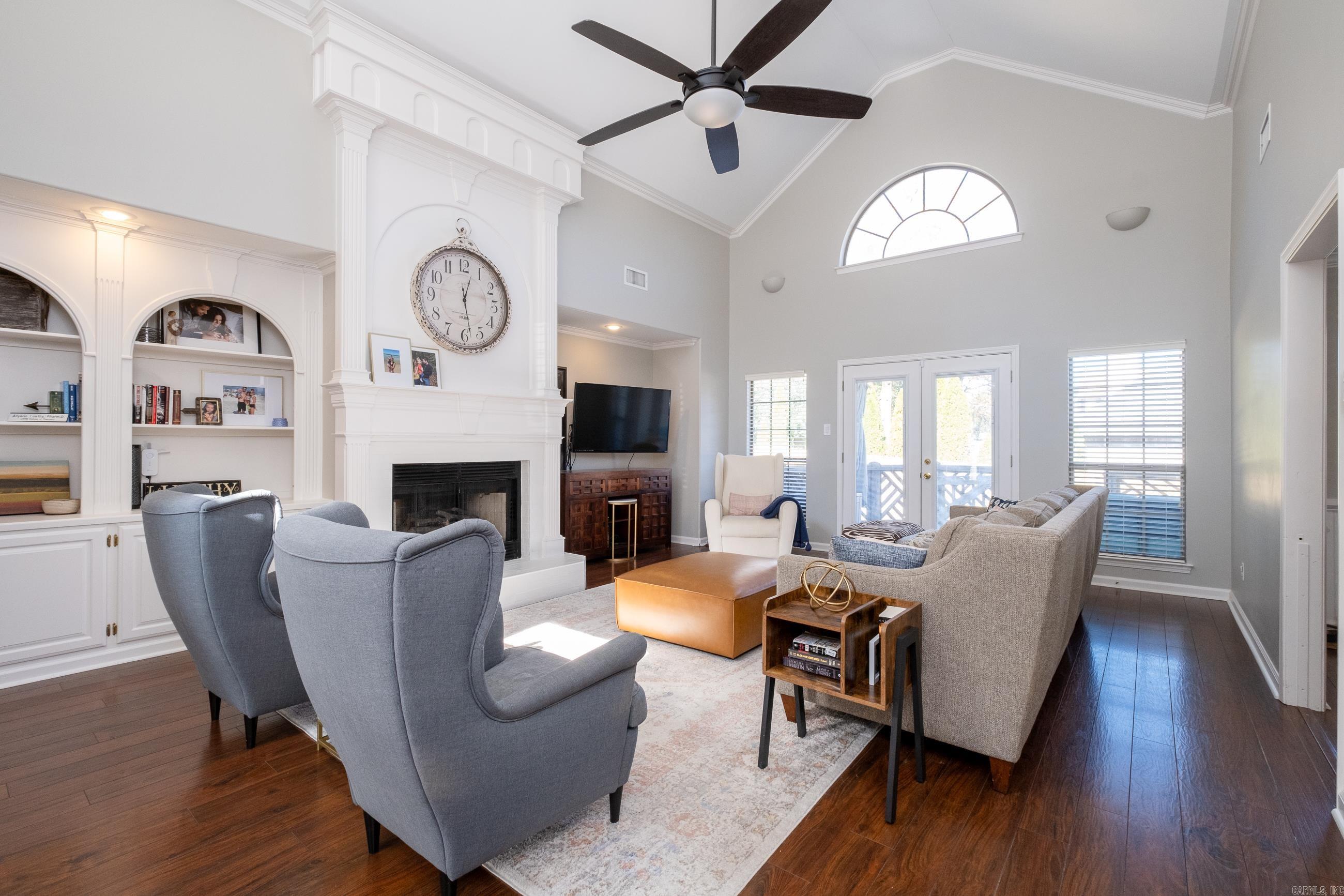 SECLUDED HILLS - Residential