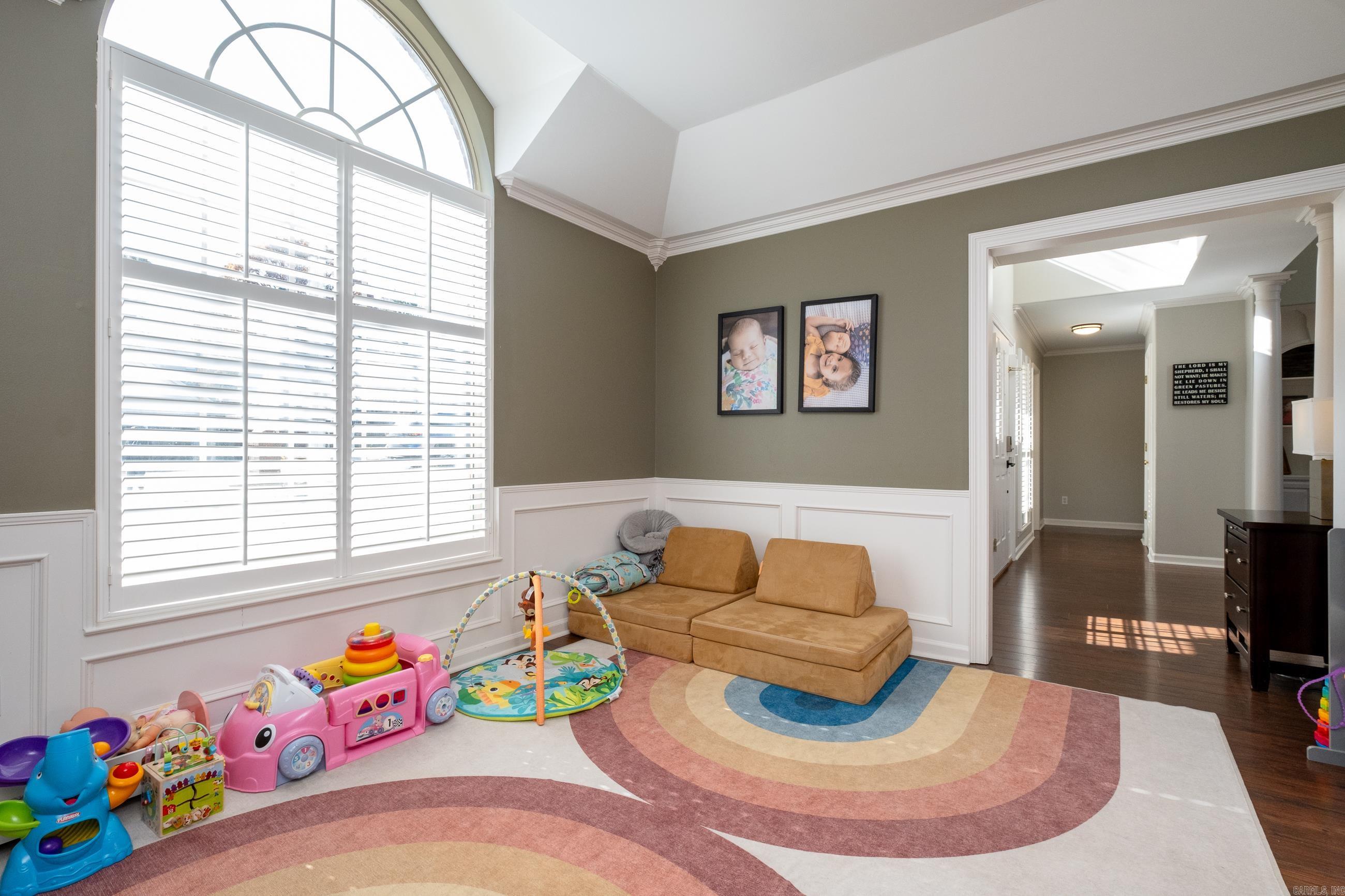 SECLUDED HILLS - Residential