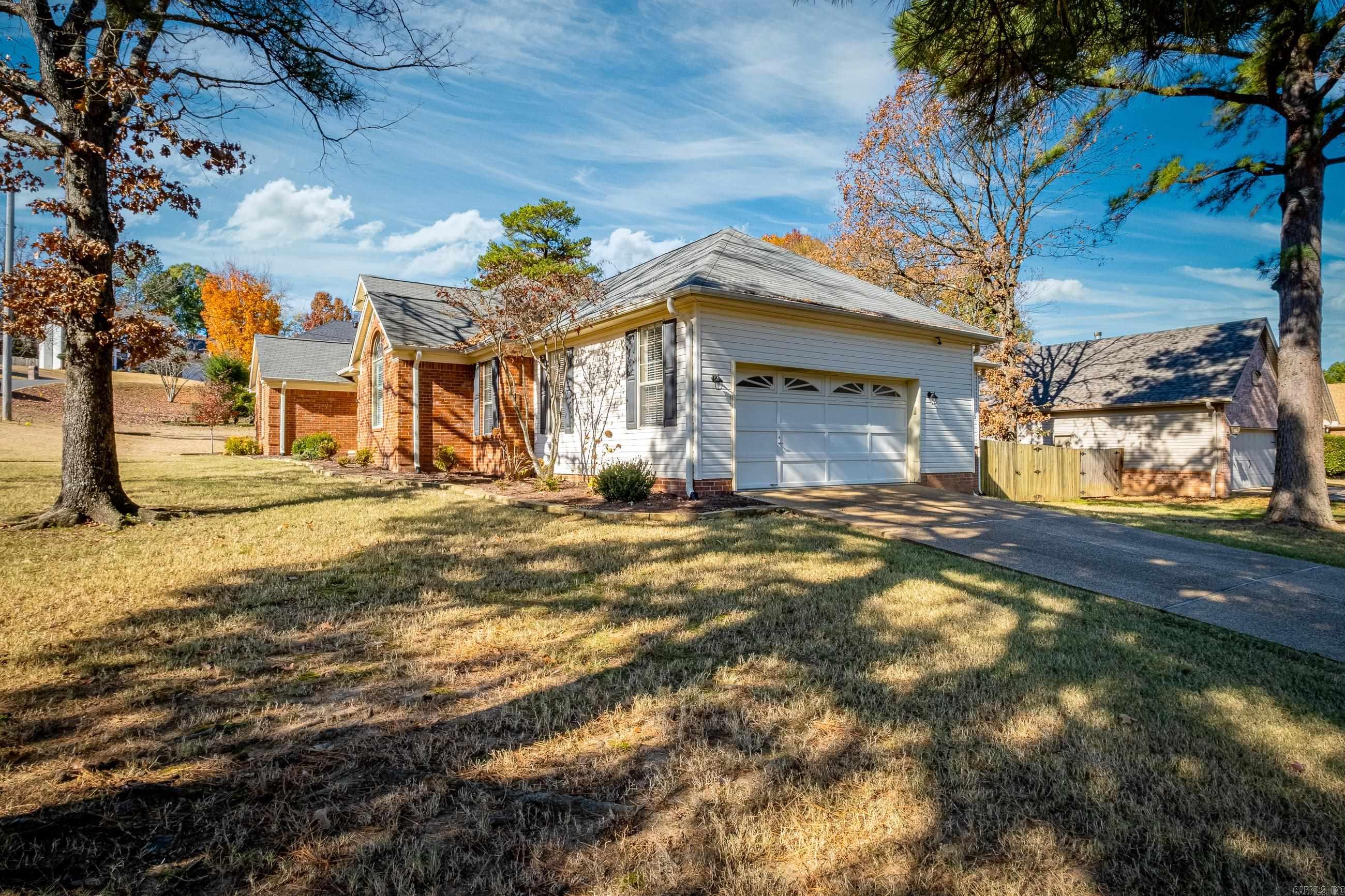 SECLUDED HILLS - Residential
