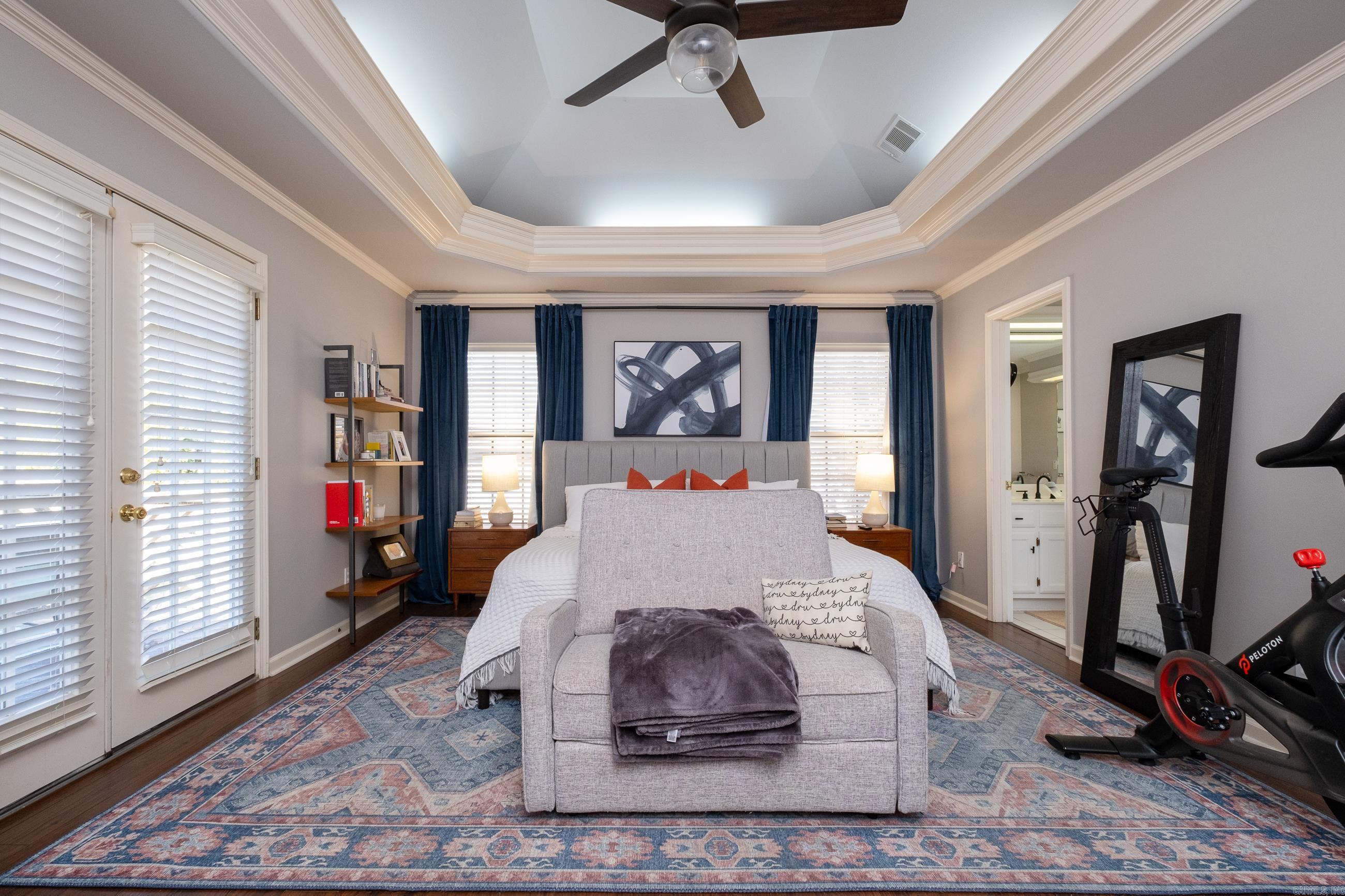 SECLUDED HILLS - Residential