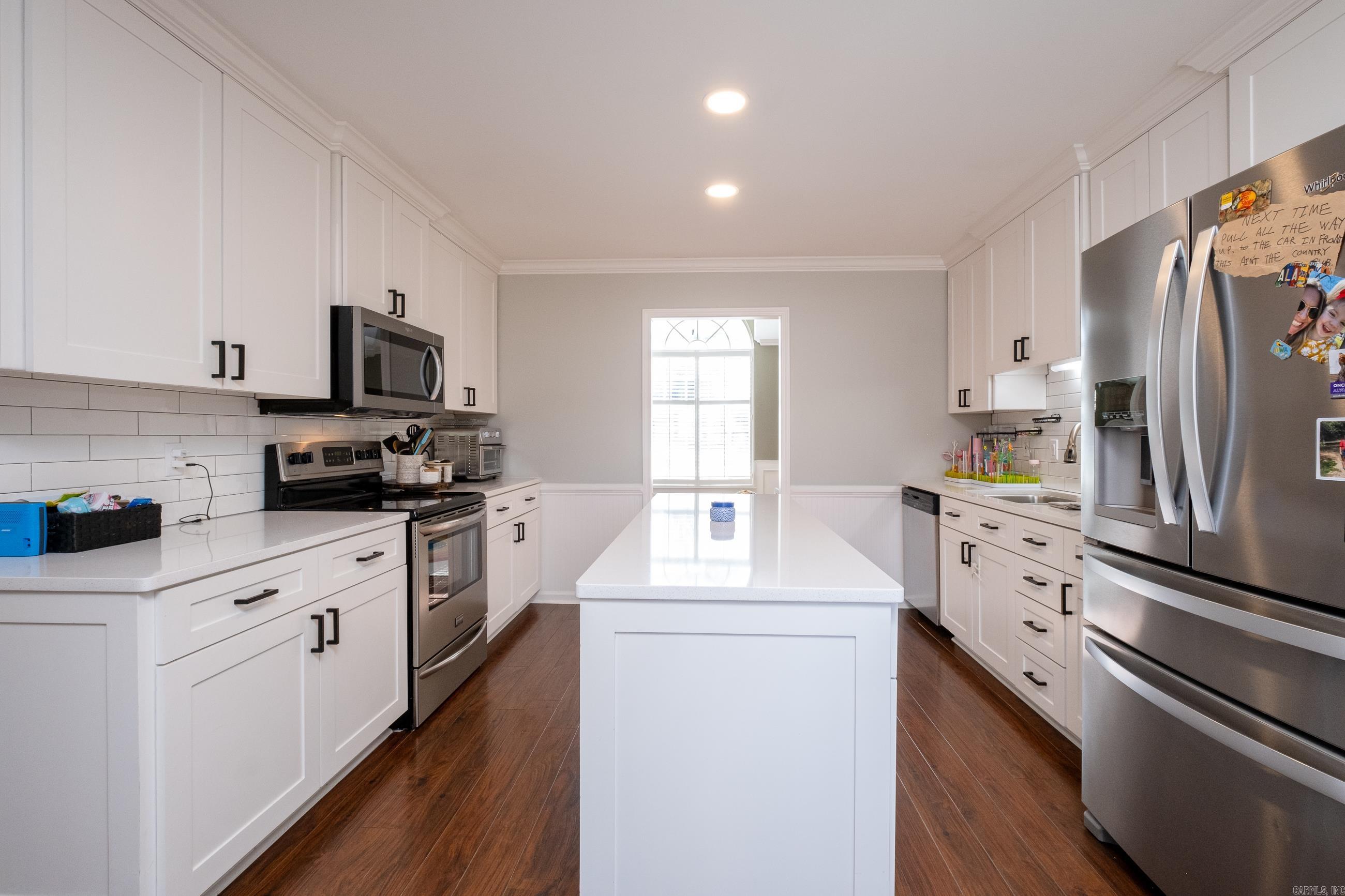 SECLUDED HILLS - Residential