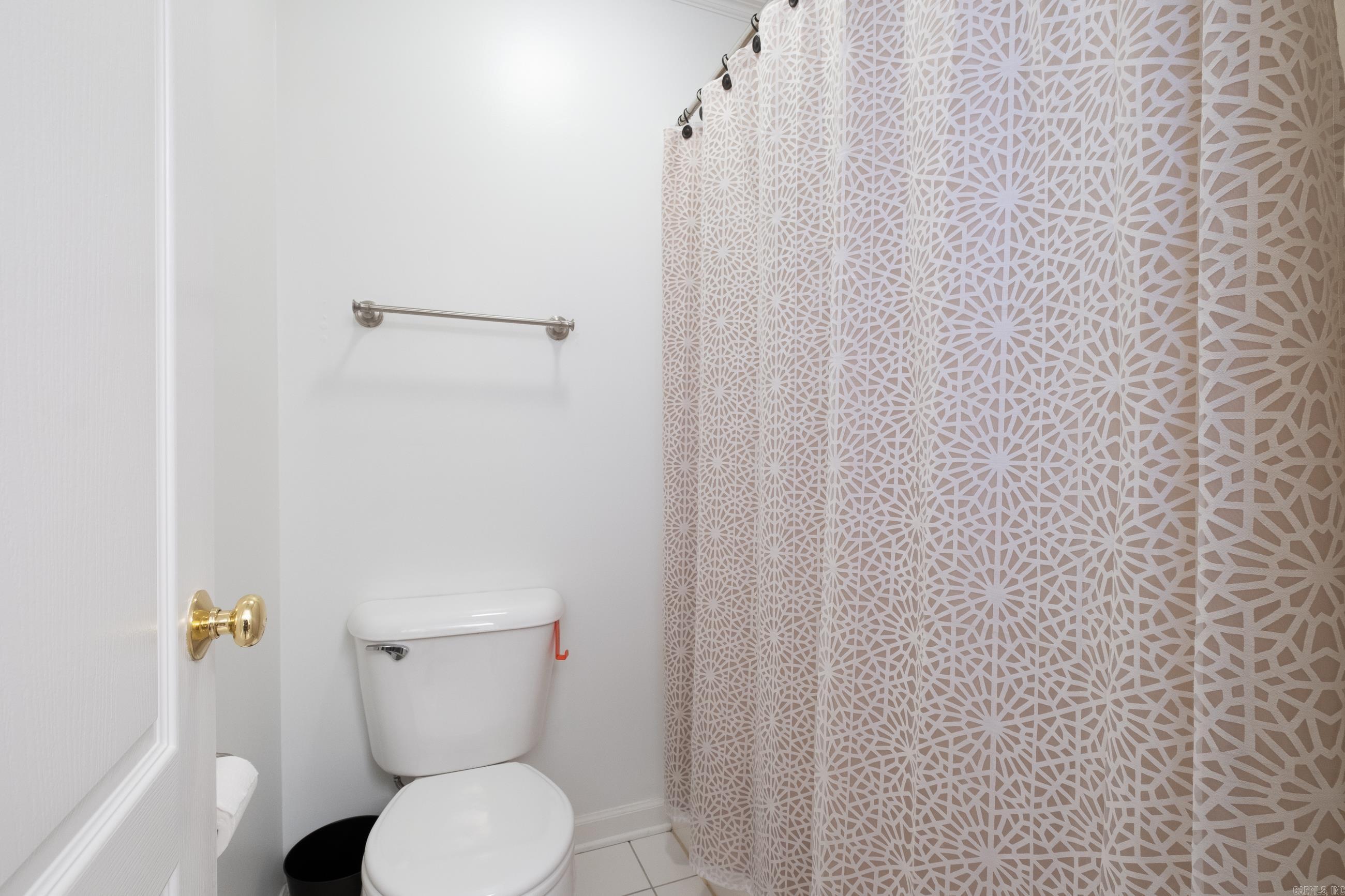 SECLUDED HILLS - Residential