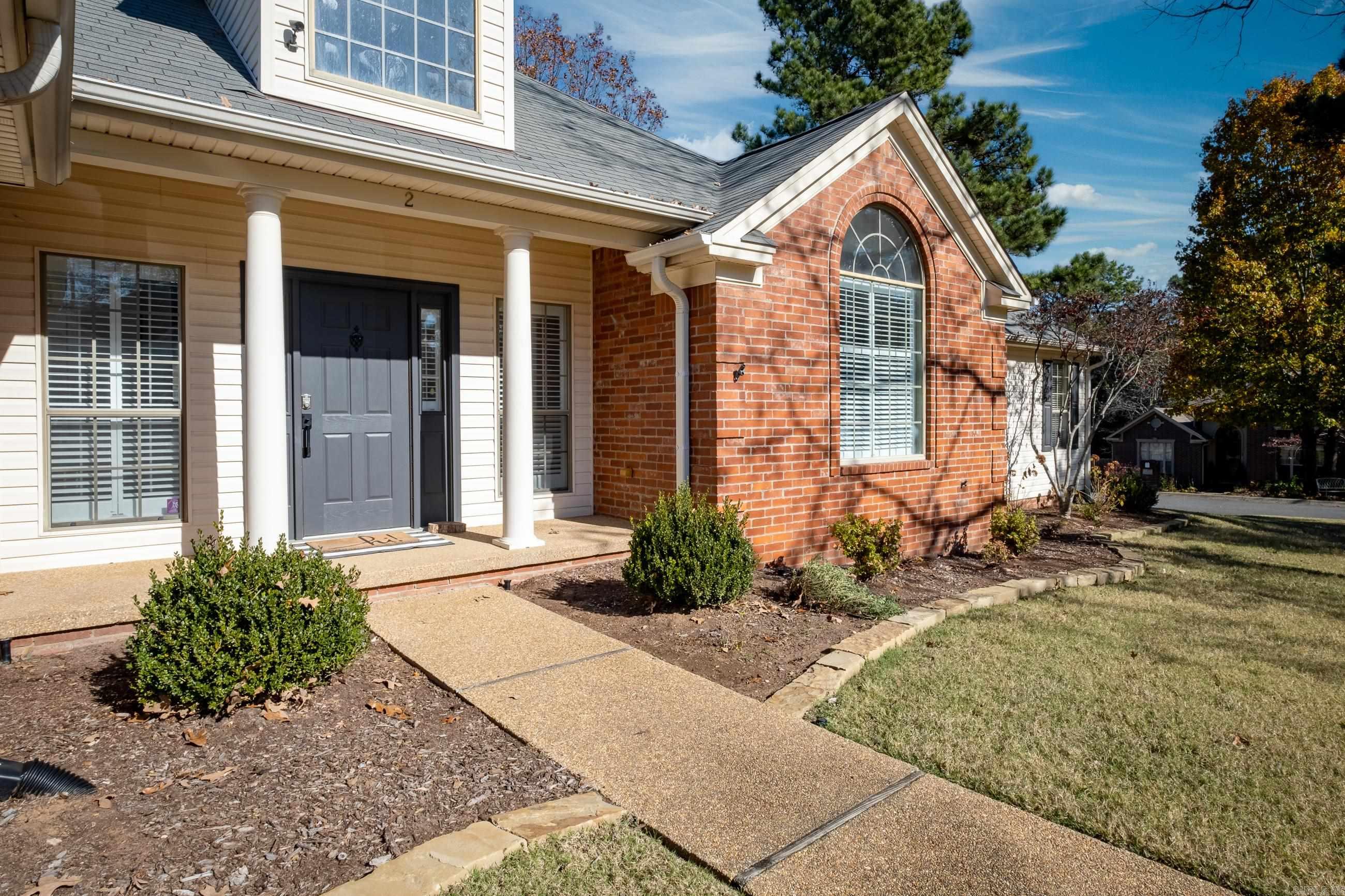 SECLUDED HILLS - Residential