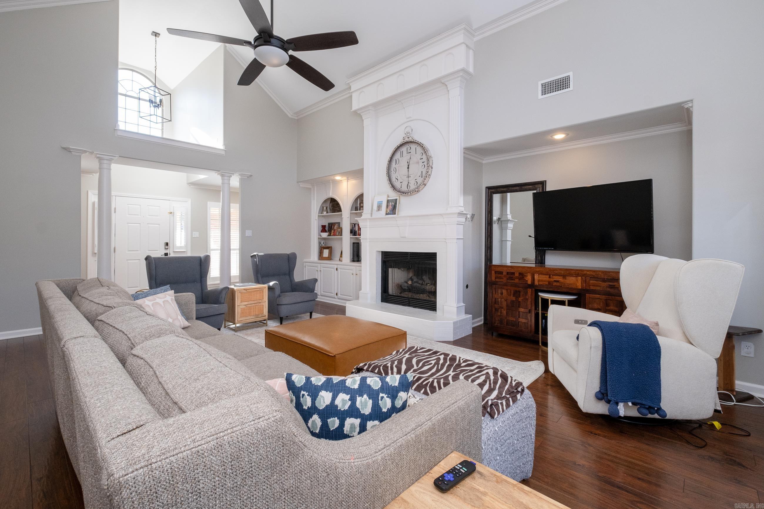 SECLUDED HILLS - Residential