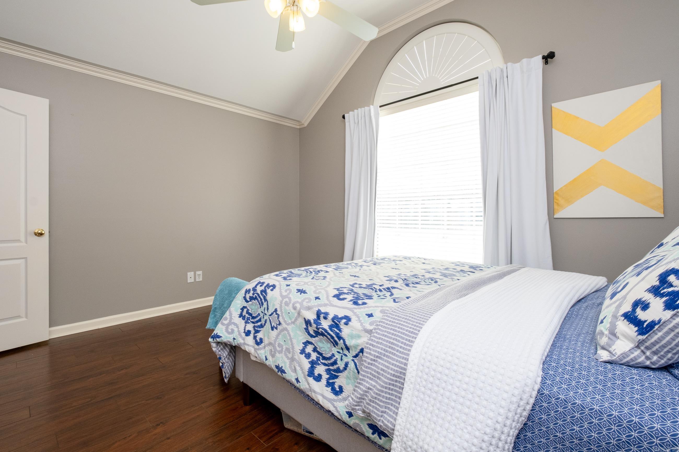 SECLUDED HILLS - Residential