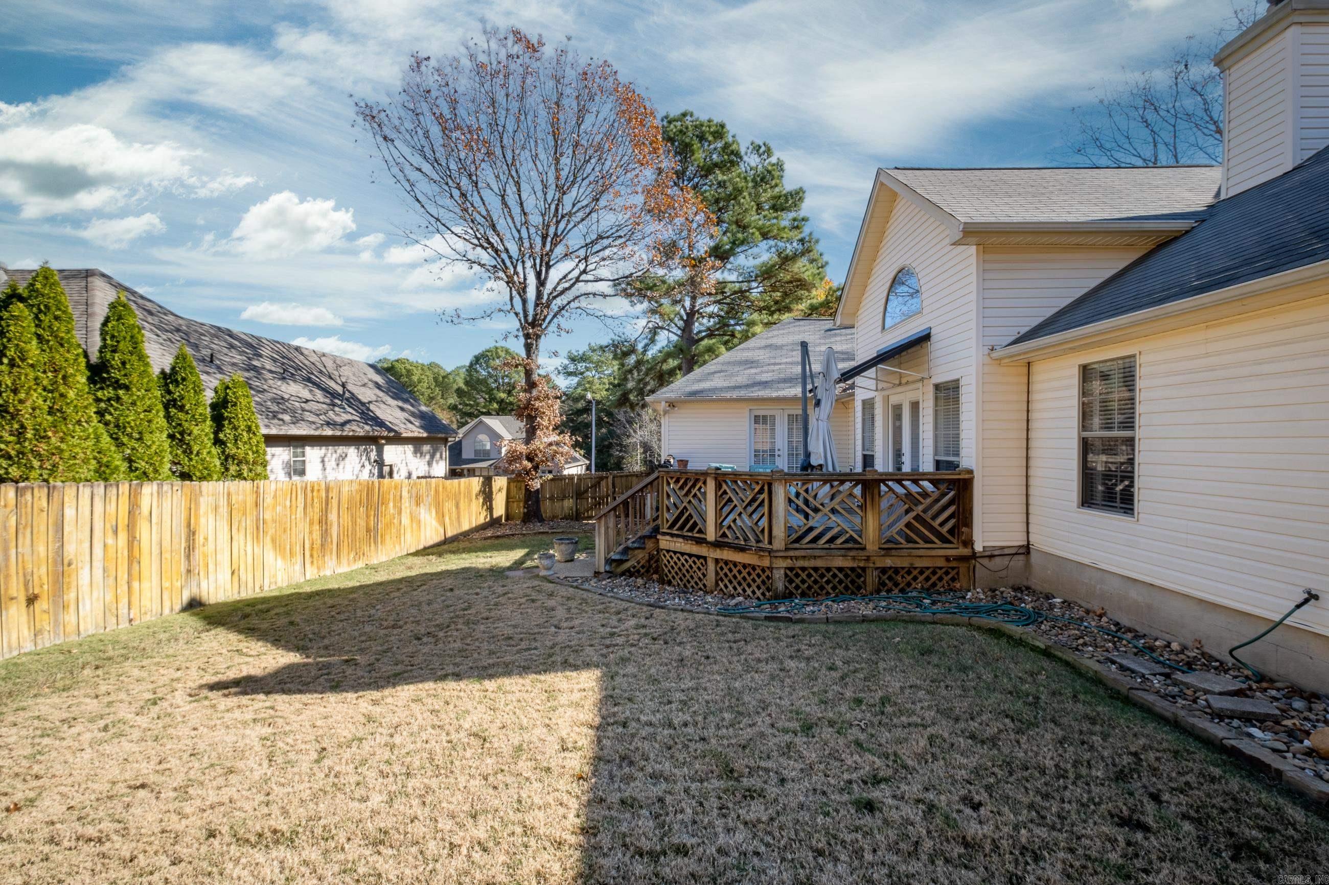 SECLUDED HILLS - Residential