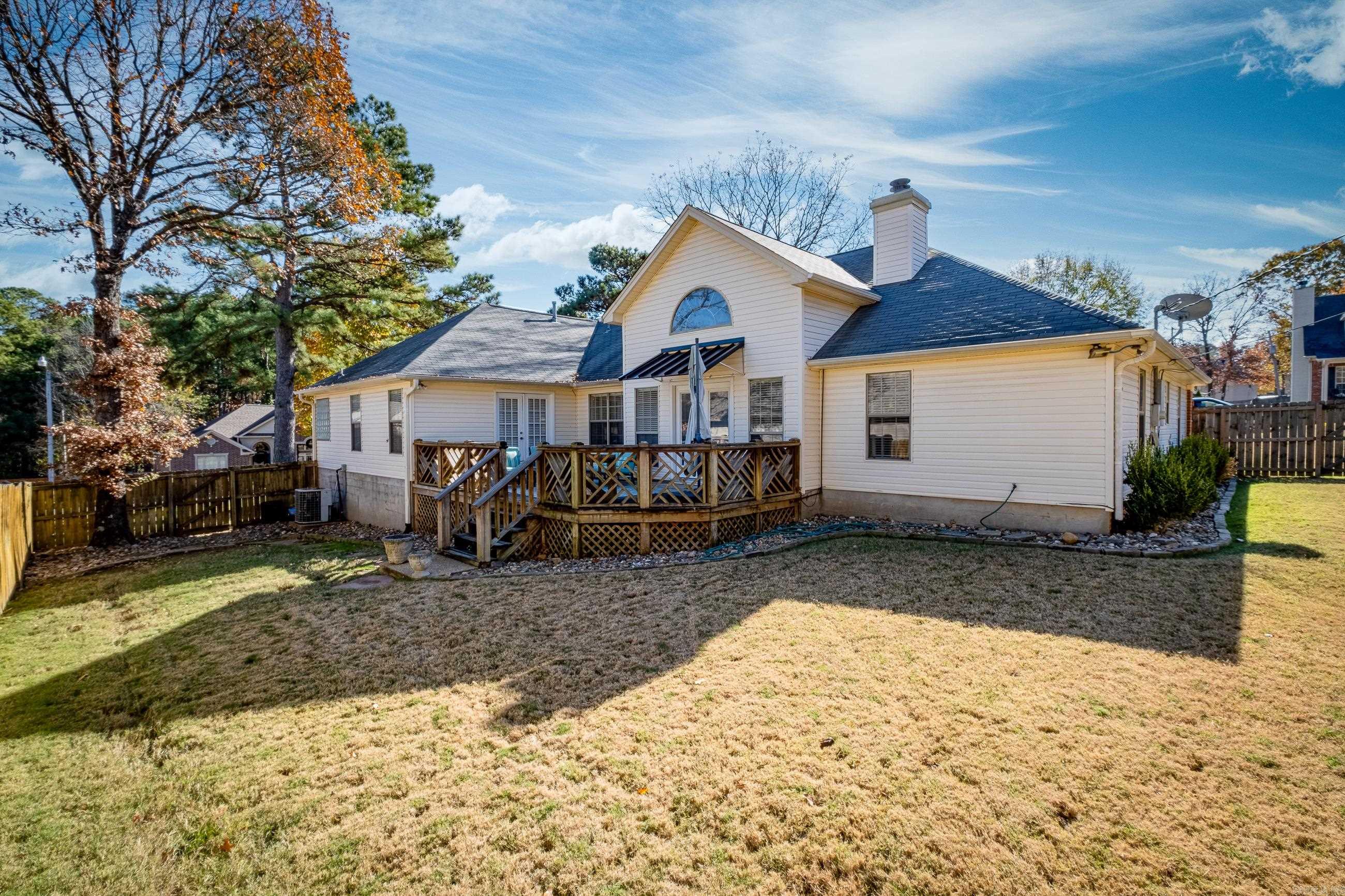 SECLUDED HILLS - Residential