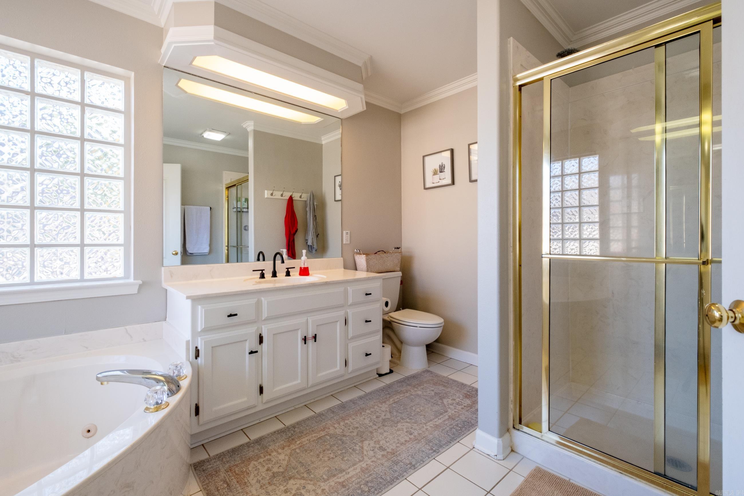 SECLUDED HILLS - Residential