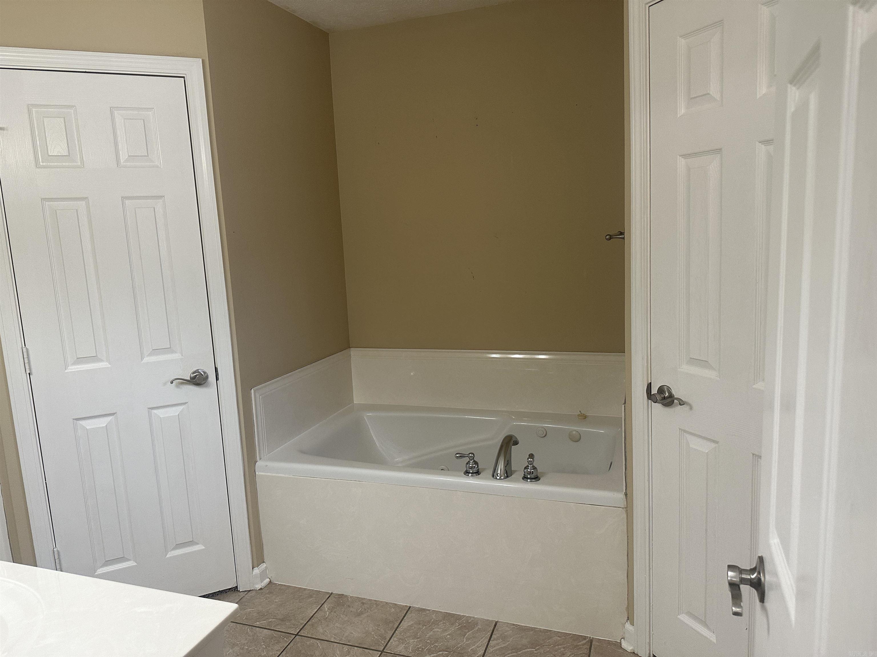 WILLOW LAKE - Residential