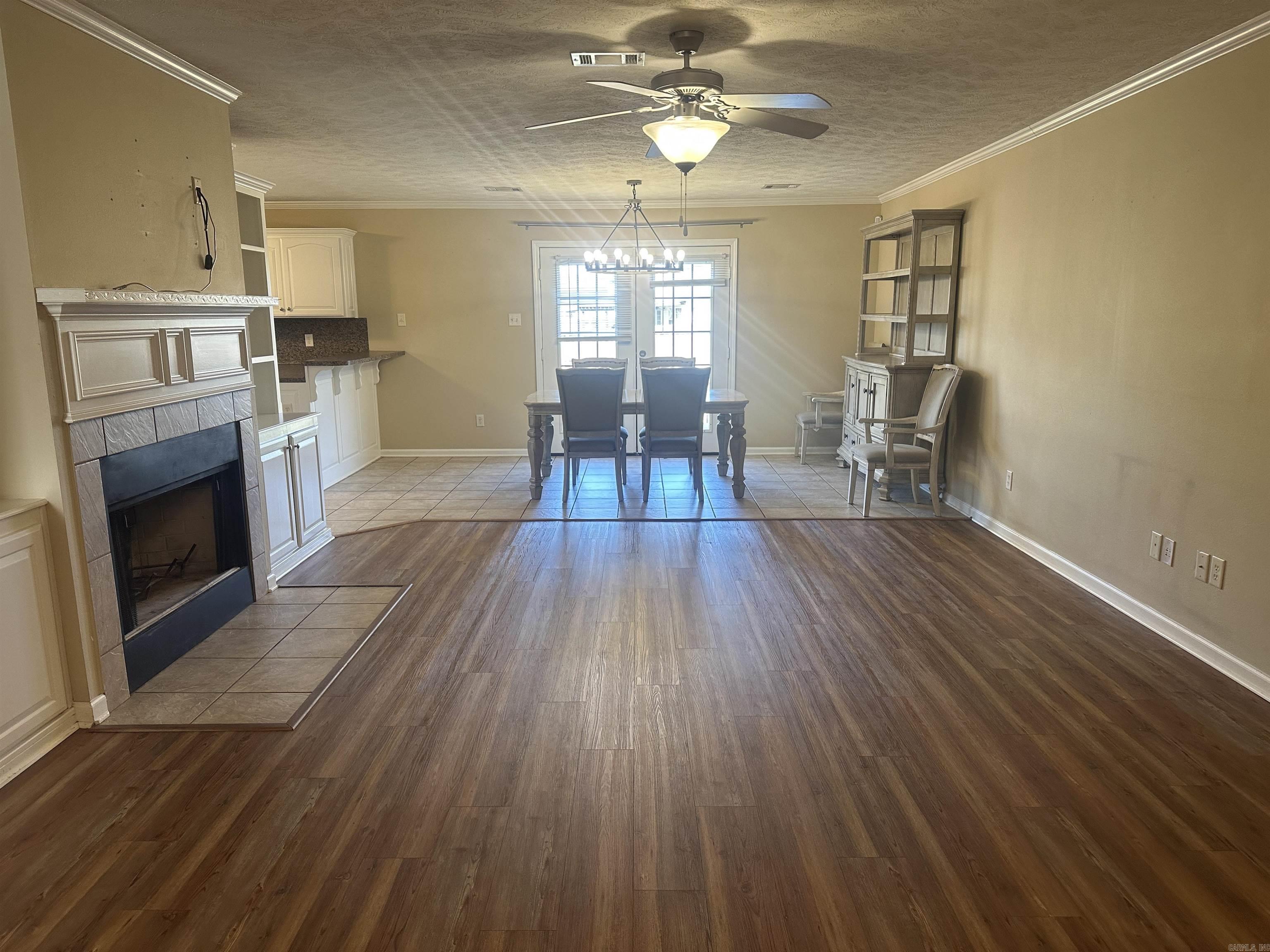 WILLOW LAKE - Residential