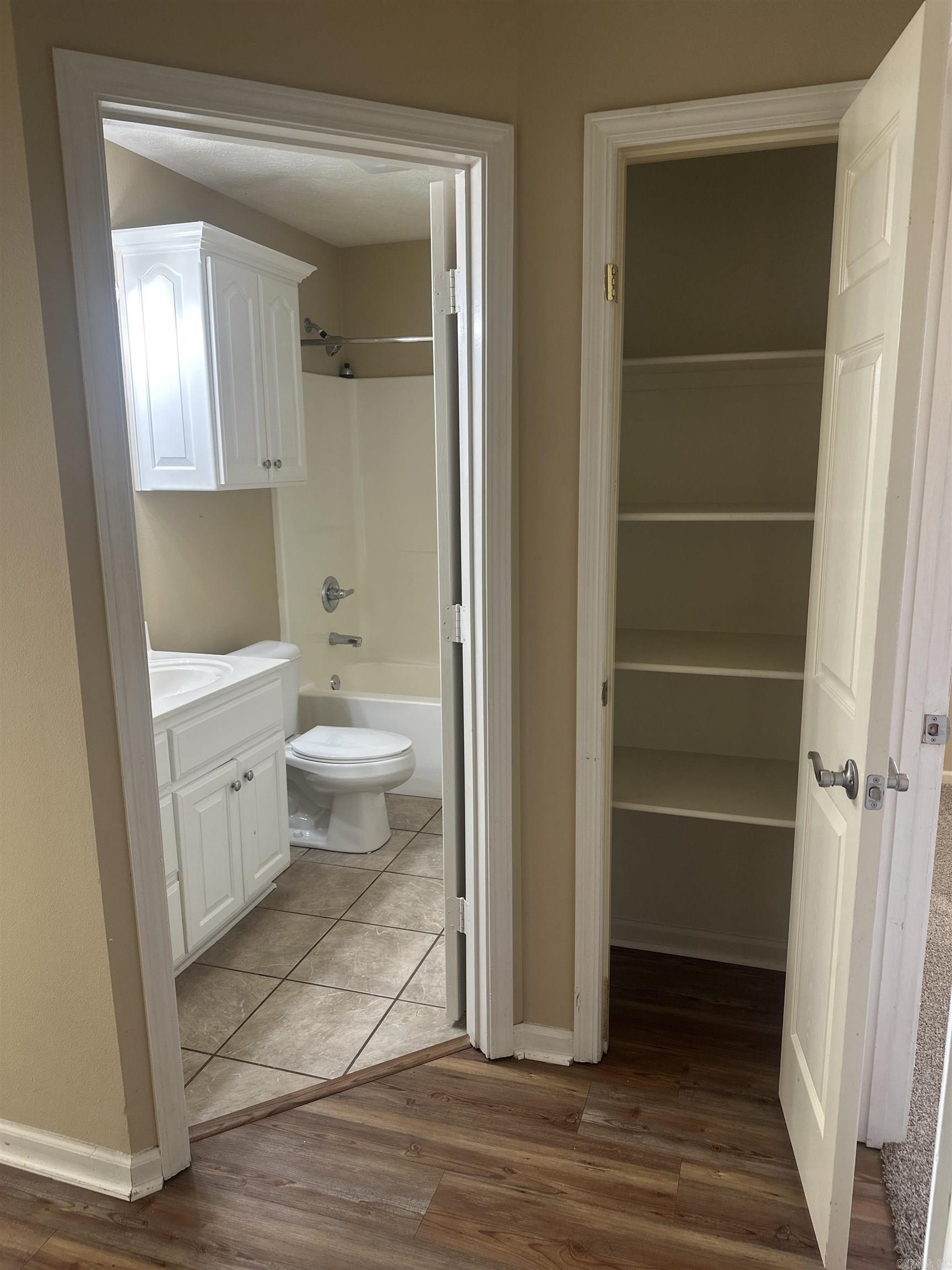 WILLOW LAKE - Residential