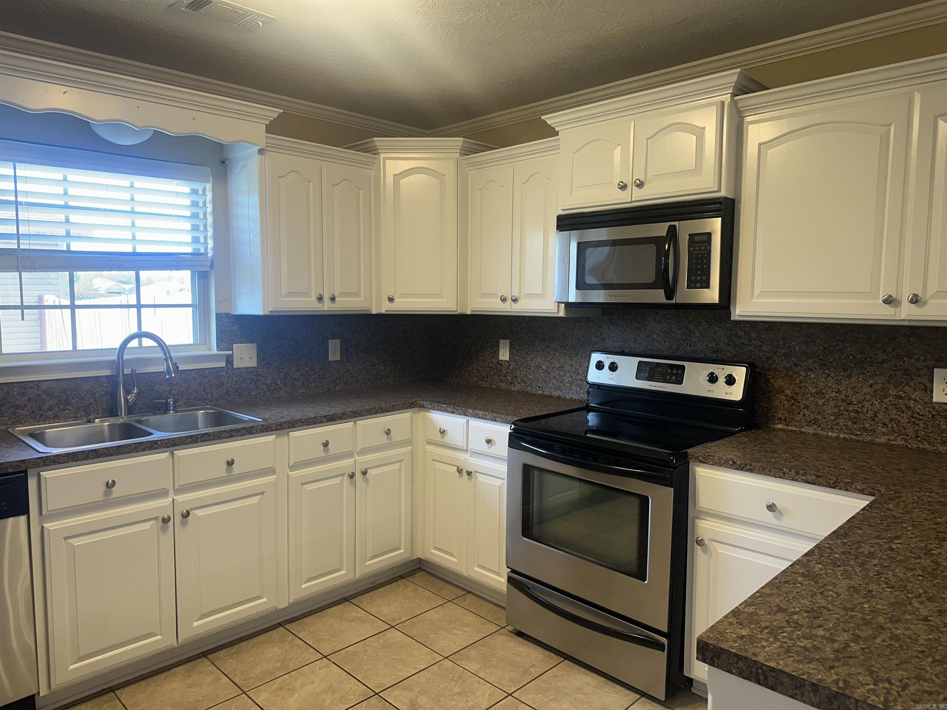 WILLOW LAKE - Residential