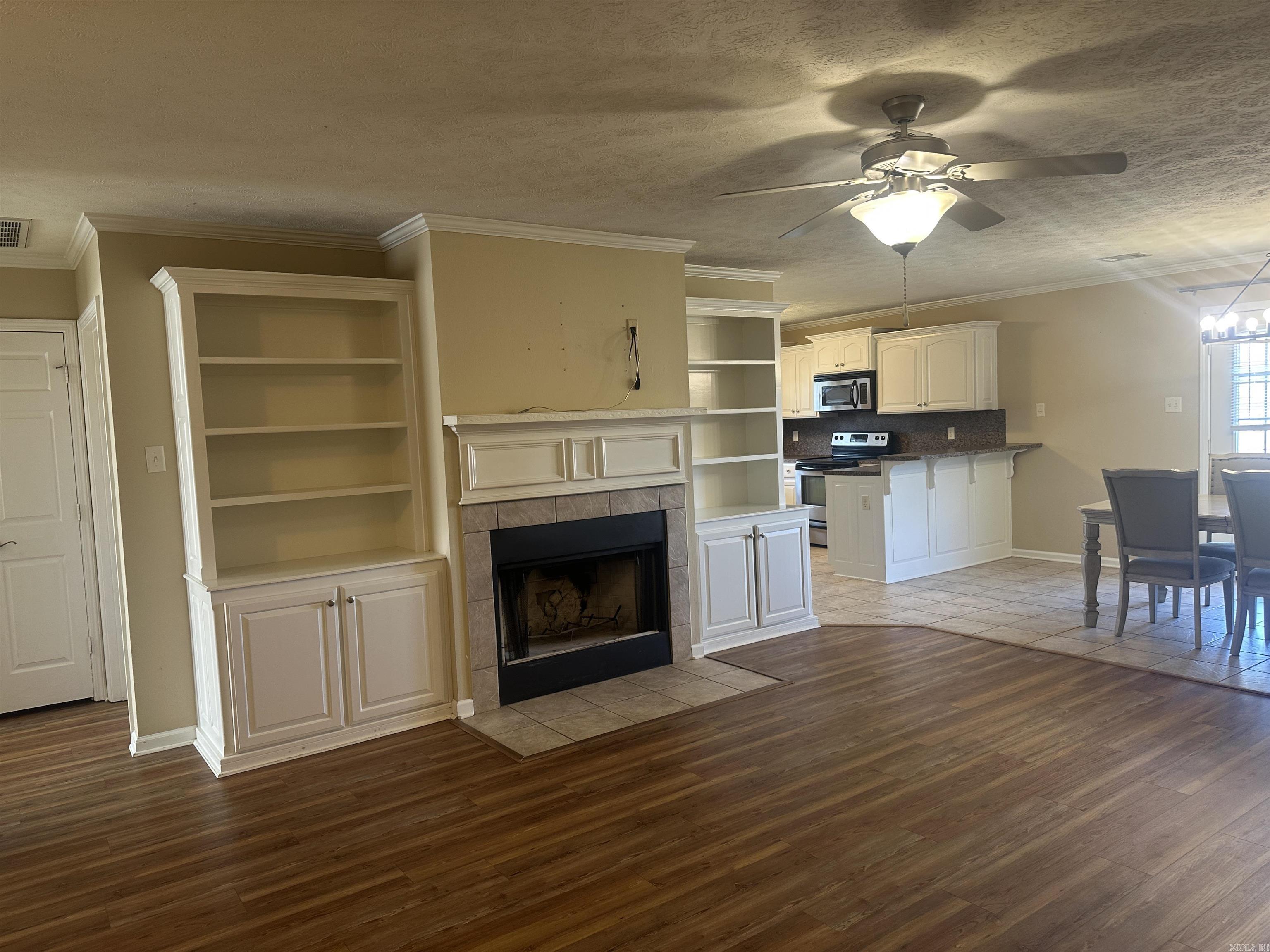 WILLOW LAKE - Residential