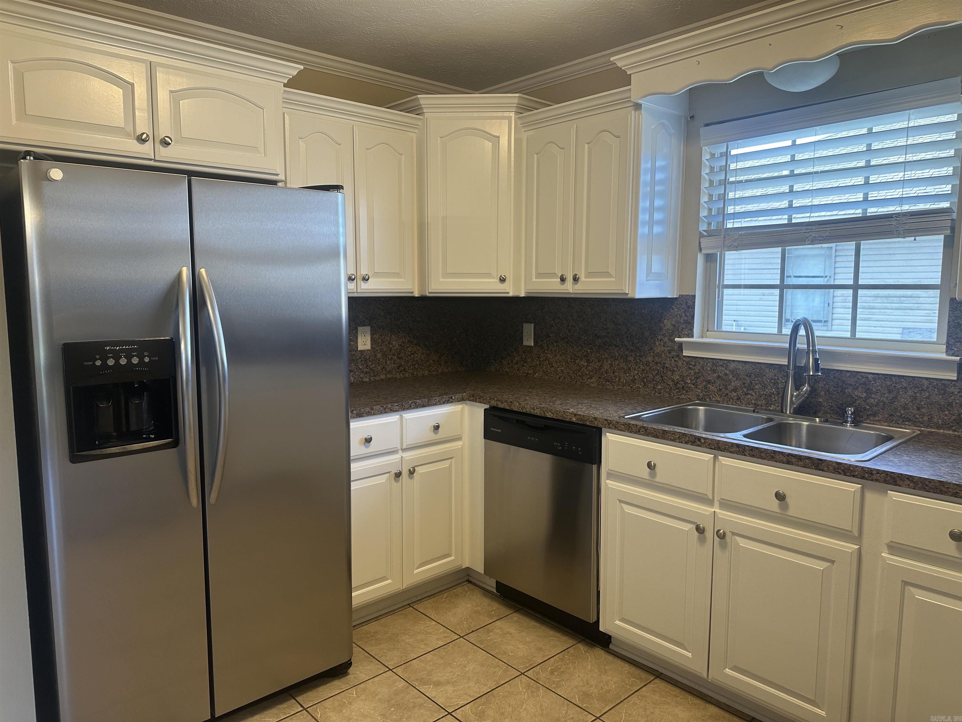 WILLOW LAKE - Residential