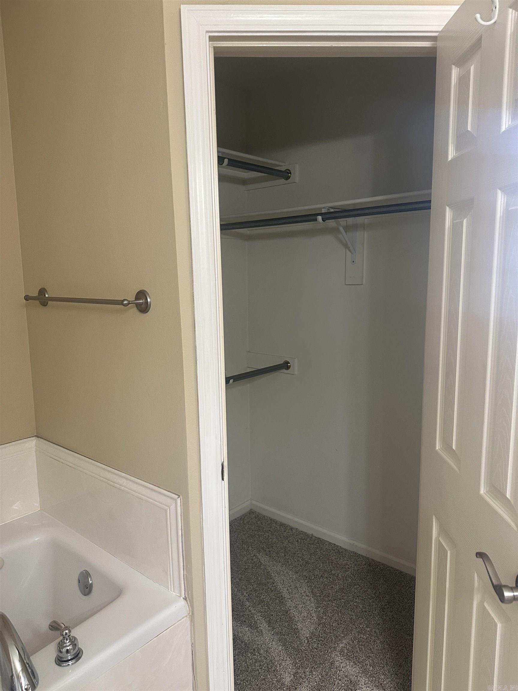 WILLOW LAKE - Residential