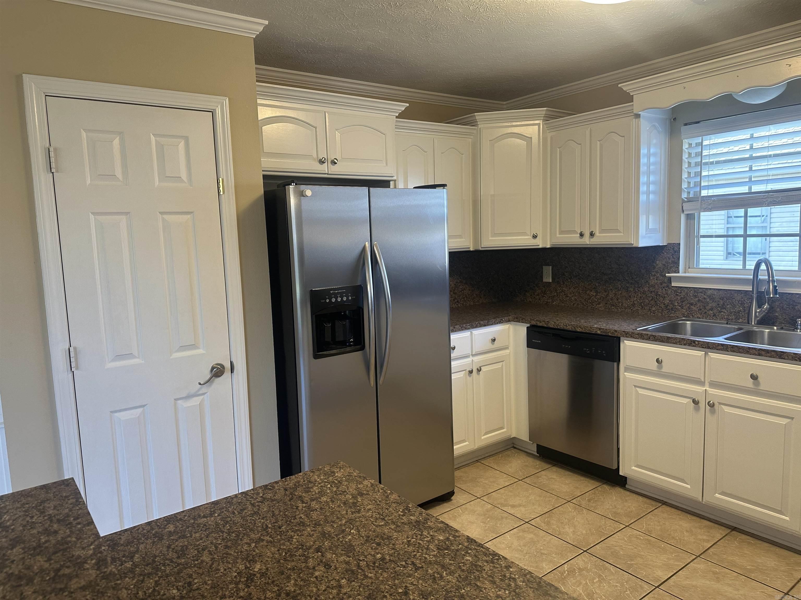 WILLOW LAKE - Residential