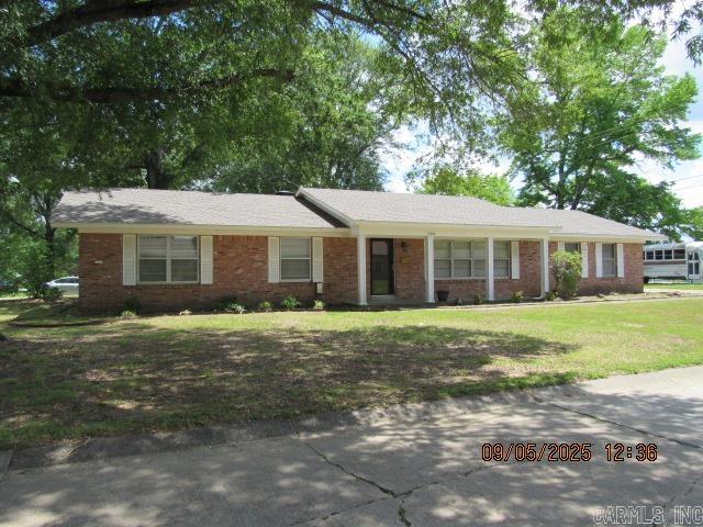 Well-maintained spacious 3-bedroom home on a corner lot! Amenities include combination of tile, carpet, & vinyl plank flooring, 2-inch blinds throughout, formal living & separate family room with built-ins, separate mudroom/laundry room with washer & dryer provided, large kitchen with all appliances including refrigerator, pantry, oversized 14 x 22 glass enclosed sunroom, newly resurfaced sinks & tub, and the list goes on! ***PLEASE NOTE WE DO NOT ADVERTISE ON CRAIGSLIST OR FACEBOOK. ANY LISTING OF OURS SEEN IS A SCAM!!!***