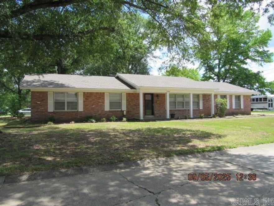 Well-maintained spacious 3-bedroom home on a corner lot! Amenities include combination of tile, carpet, & vinyl plank flooring, 2-inch blinds throughout, formal living & separate family room with built-ins, separate mudroom/laundry room with washer & dryer provided, large kitchen with all appliances including refrigerator, pantry, oversized 14 x 22 glass enclosed sunroom, newly resurfaced sinks & tub, and the list goes on! ***PLEASE NOTE WE DO NOT ADVERTISE ON CRAIGSLIST OR FACEBOOK. ANY LISTING OF OURS SEEN IS A SCAM!!!***