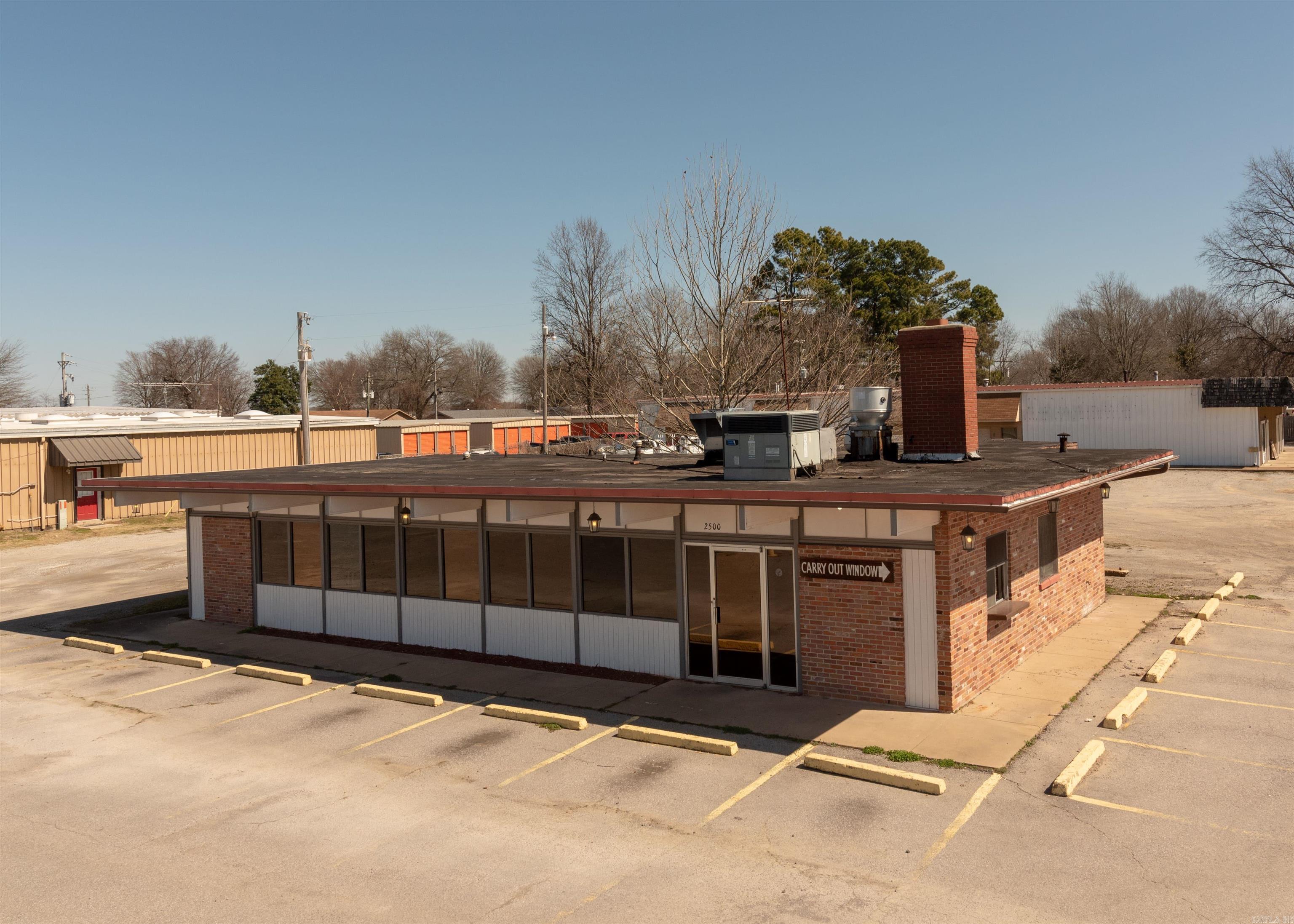 Start your new restaurant or business in this growing community of Newport, Arkansas of Jackson County. With some TLC this investment property will be an opportunity for success. It sits on a .39 (+/-) acre corner lot. It is 1812 square feet and comes with some things to get you started. Call or text today for more information.