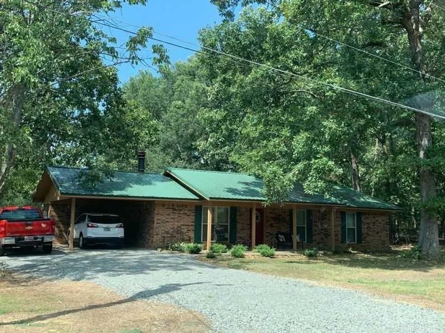 Lovely home metal room, custom cabinets, granite counter tops, lots of trees, and room for family living