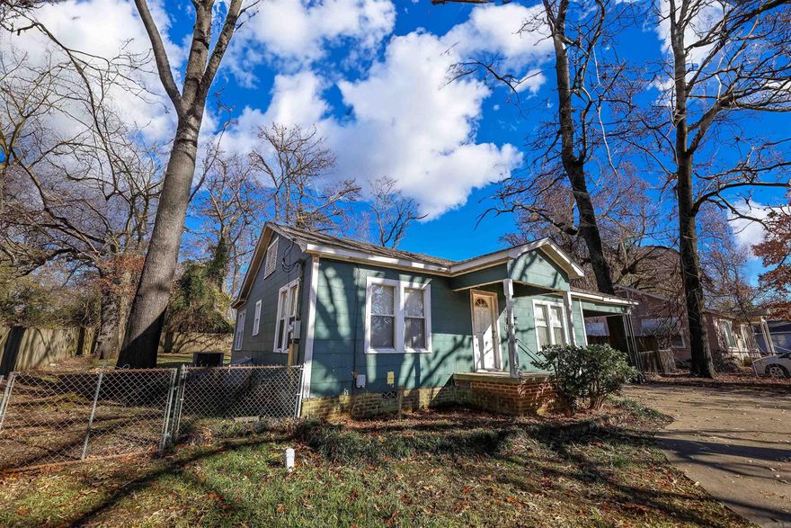 2 bedroom, 1 bathroom home. Large backyard.