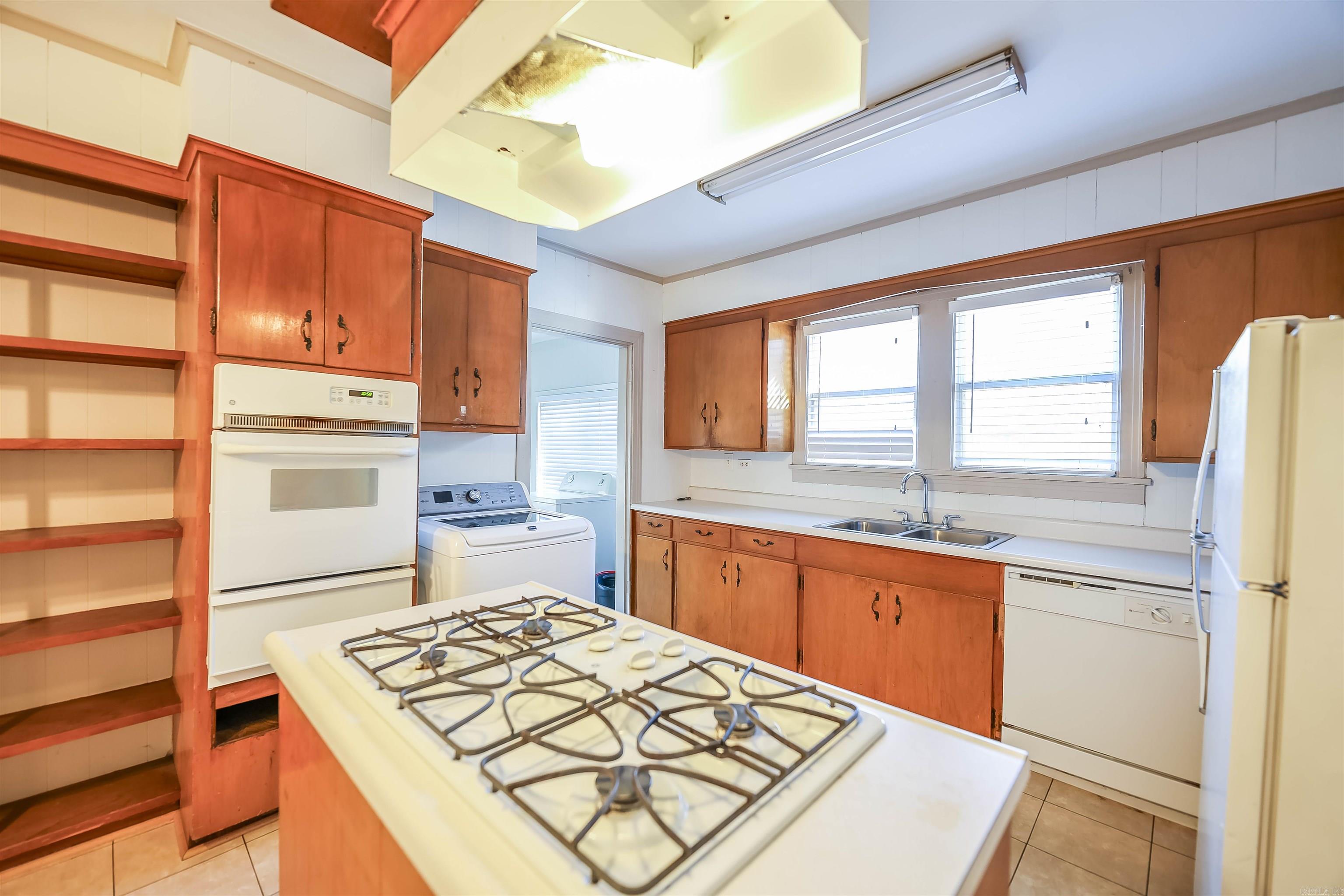 HELMS HILLCREST - Residential