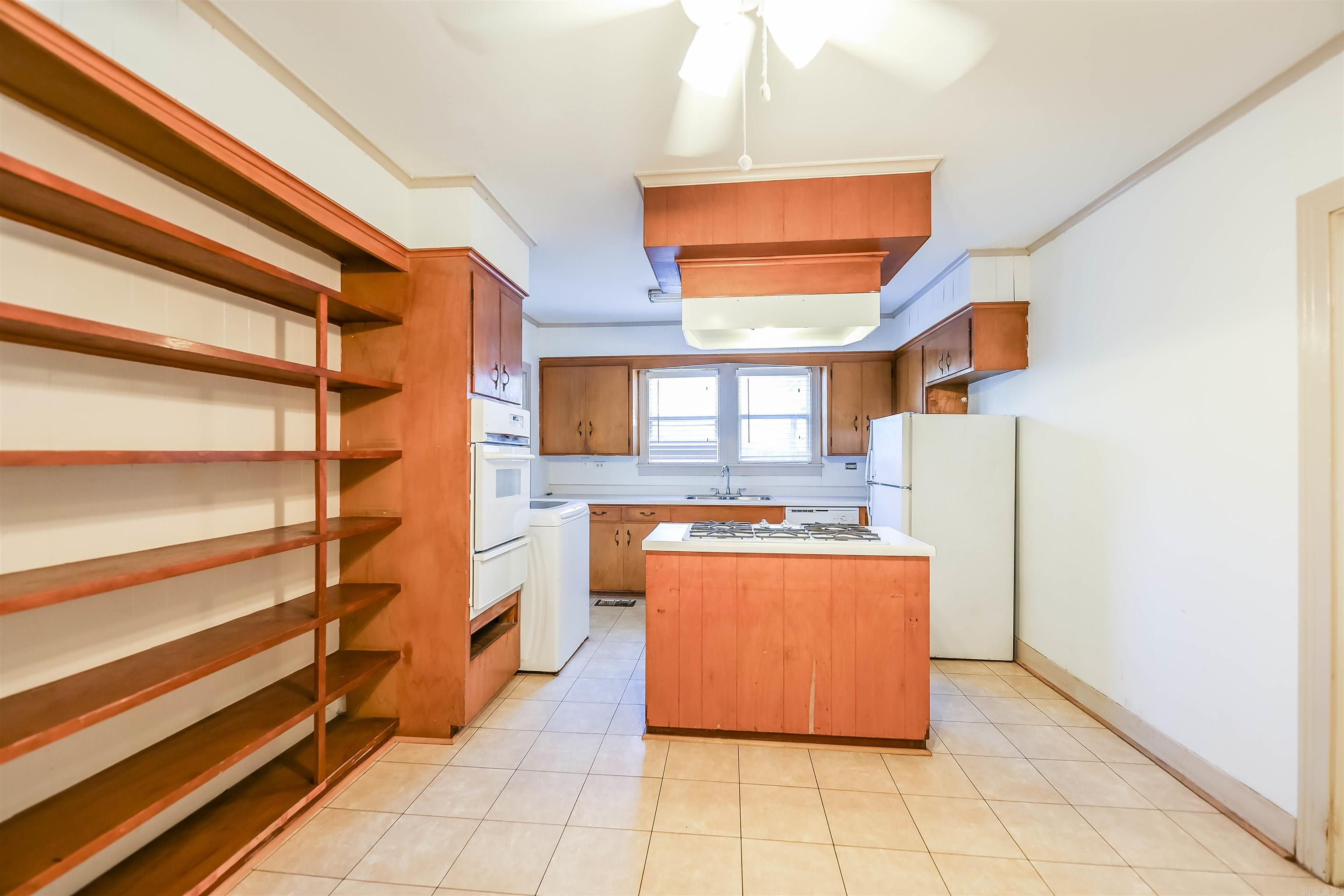 HELMS HILLCREST - Residential