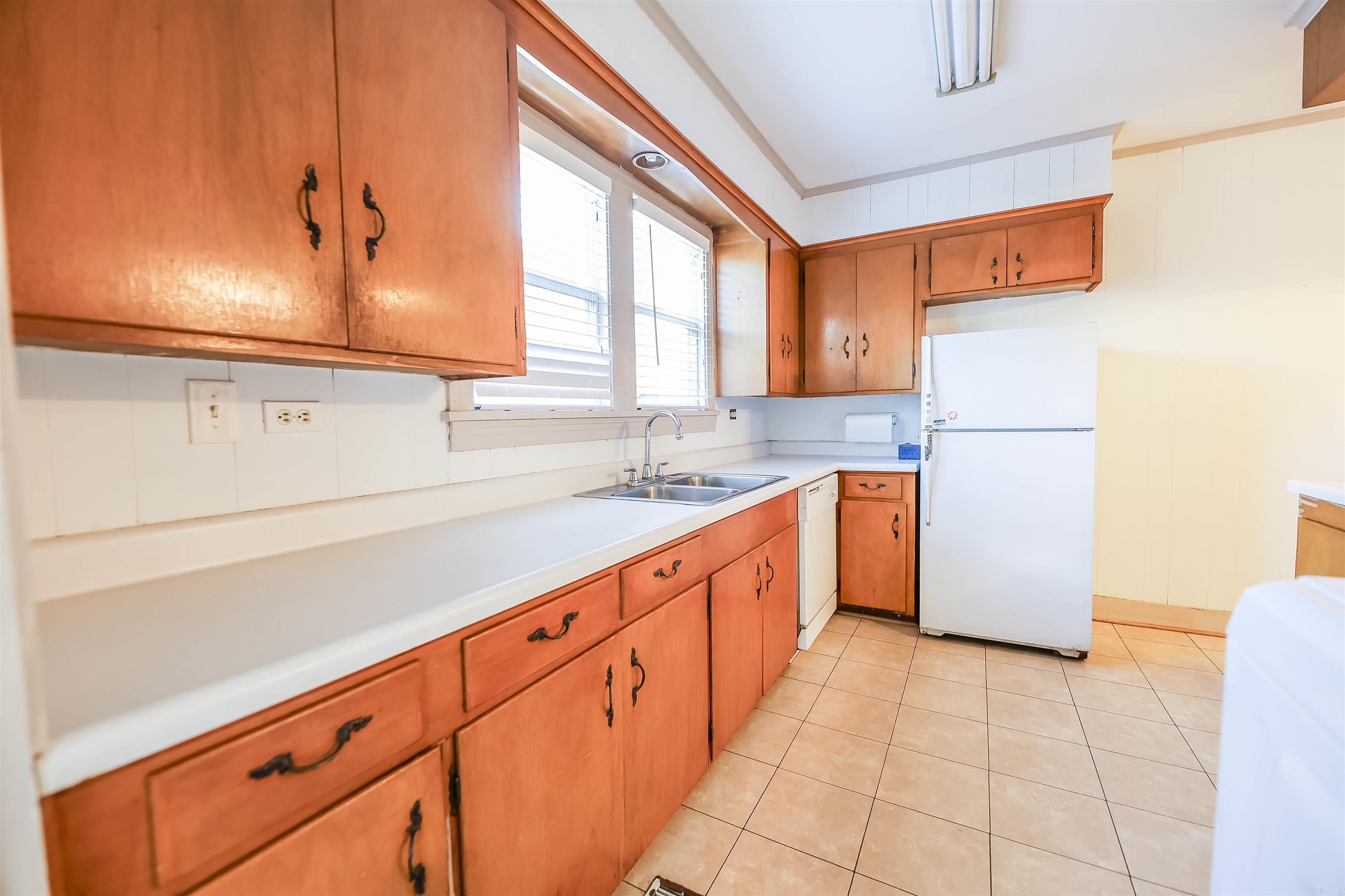 HELMS HILLCREST - Residential