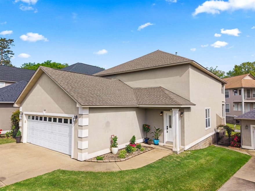 Looking for easy lake living? This well-kept home in the quiet, gated Lighthouse Cove community features great views of Lake Hamilton, a beautiful boardwalk, and easy water access. It’s perfectly set up for family and friends with 3 huge bedrooms, 3.5 baths, two separate living areas, and two covered decks. Plus, you get the peace of the lake while being under 5 minutes from the Central Ave Walmart!