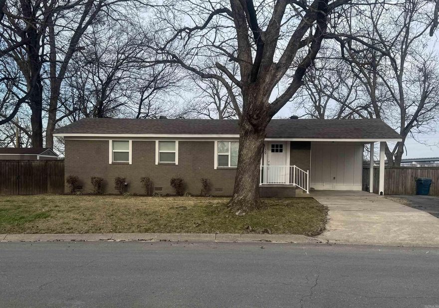 This beautifully remodeled home (2021) with Arkansas River views from the backyard is to die for. This 3-bedroom, 2.5-bath home features an open concept floor plan with hardwood floors throughout the main living areas. The spacious living room flows into a versatile den/flex space with a gas fireplace—ideal for a home office or second living area. Kitchen offers easy access to a pantry and dedicated laundry room with the 1/2 bath. Primary suite includes a private bath and ample closet space.  Recent updates (2021) provide modern finishes while maintaining warmth and charm. Move-in ready with natural light throughout. Outdoor space offers scenic river views, perfect for relaxing or entertaining.