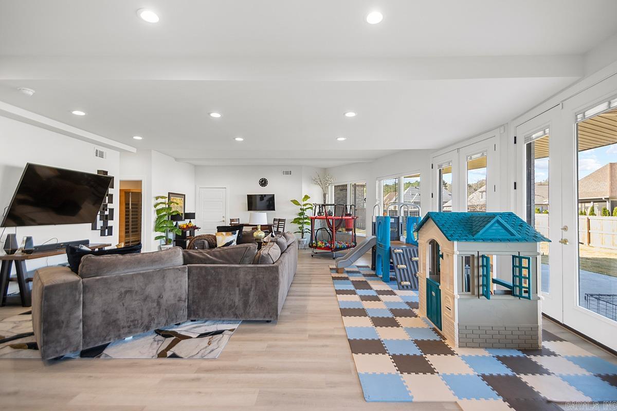 WESTSHORE ADDN HURRICANE LAKE ES - Residential