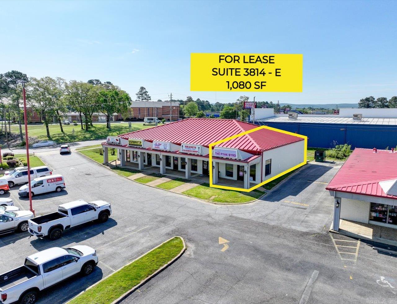Located in one of Hot Springs’ highest-traffic corridors, Boardwalk Village offers premium retail and office space along Central Avenue. This highly visible center is surrounded by national retailers, popular restaurants, hotels, and growing residential communities, making it an ideal location for businesses seeking strong exposure and steady foot traffic. Suites include tenant improvement allowances, subject to lease terms. Landlord is seeking long-term tenants and will work with tenants on buildout needs to create turnkey spaces.