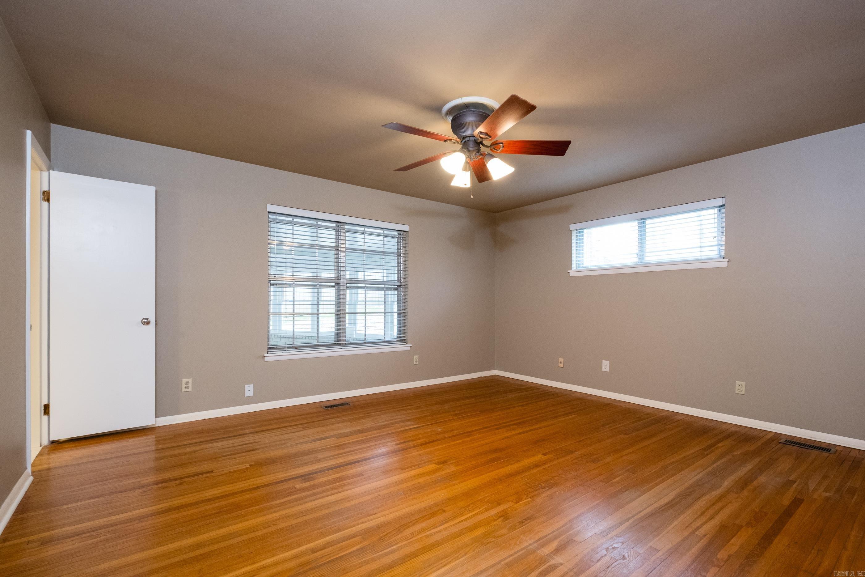 LEAWOOD HEIGHTS - Residential