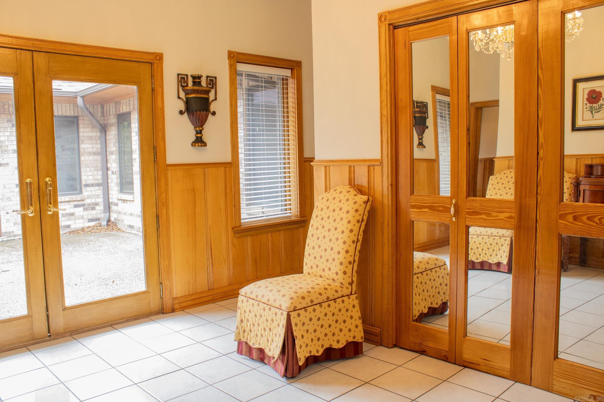 COUNTRY CLUB ESTATES - Residential