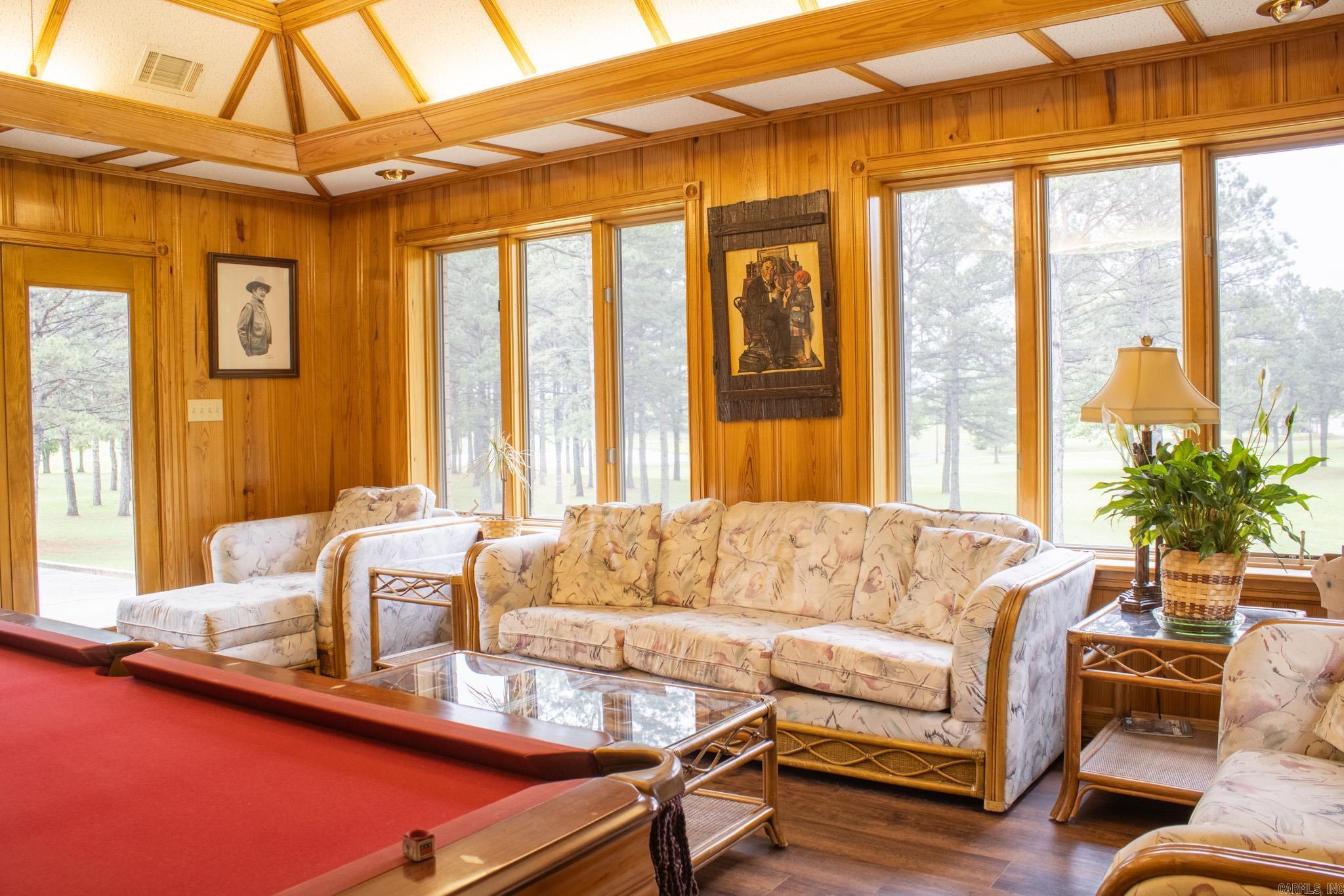 COUNTRY CLUB ESTATES - Residential