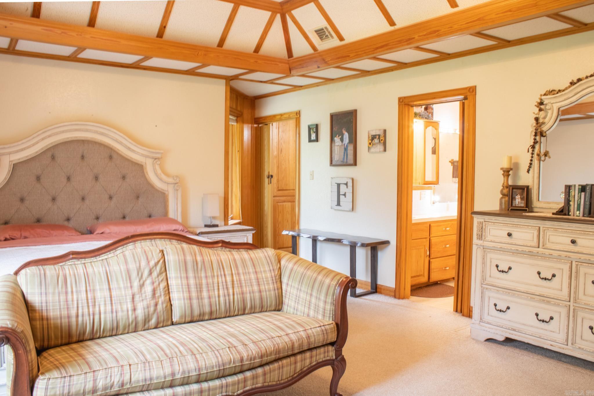 COUNTRY CLUB ESTATES - Residential