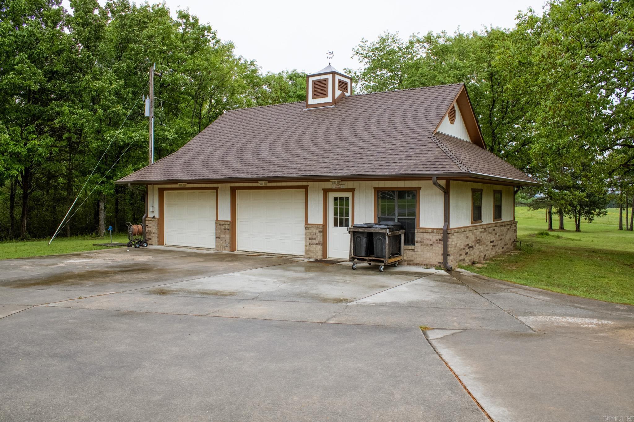 COUNTRY CLUB ESTATES - Residential