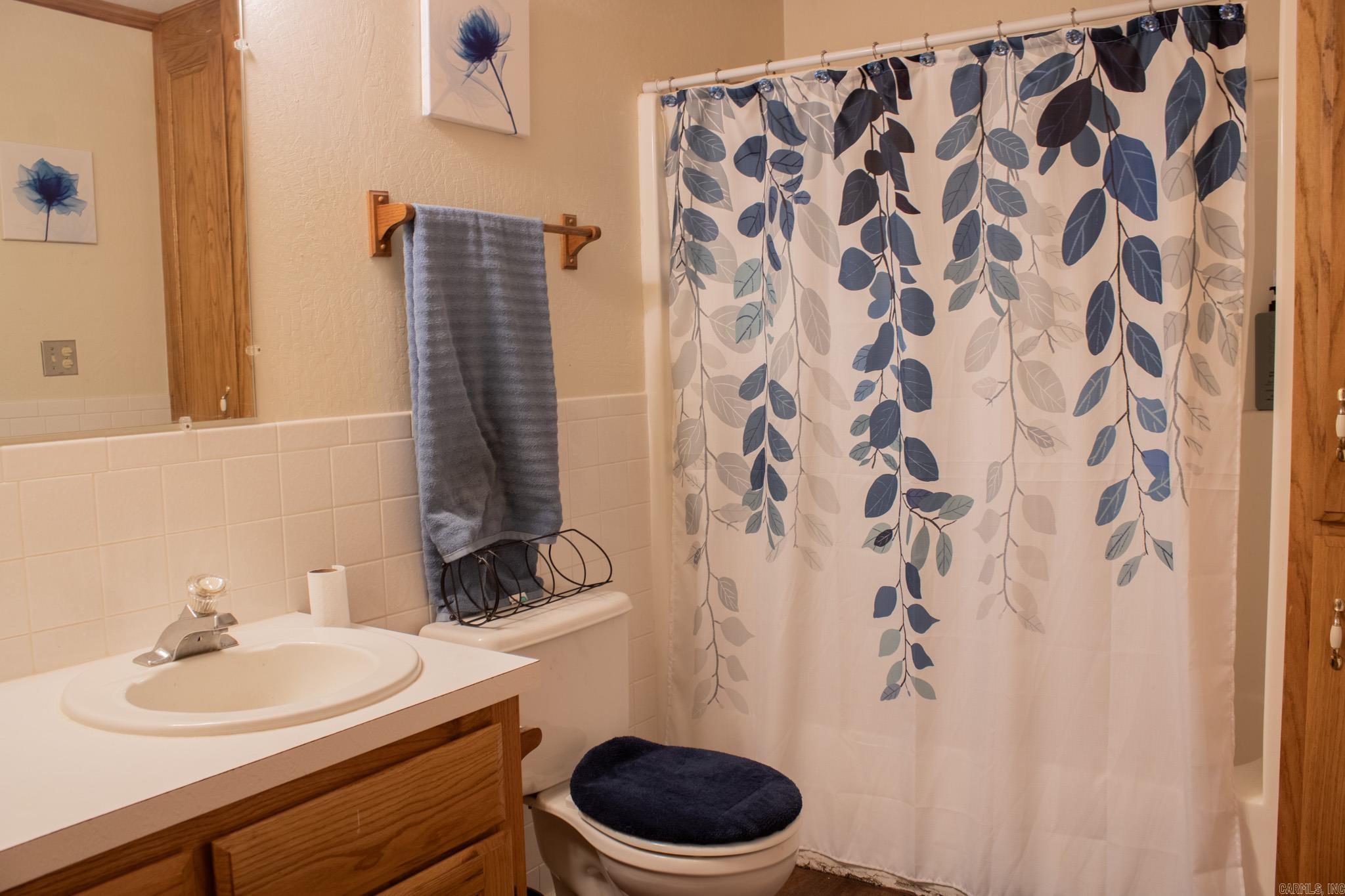 COUNTRY CLUB ESTATES - Residential