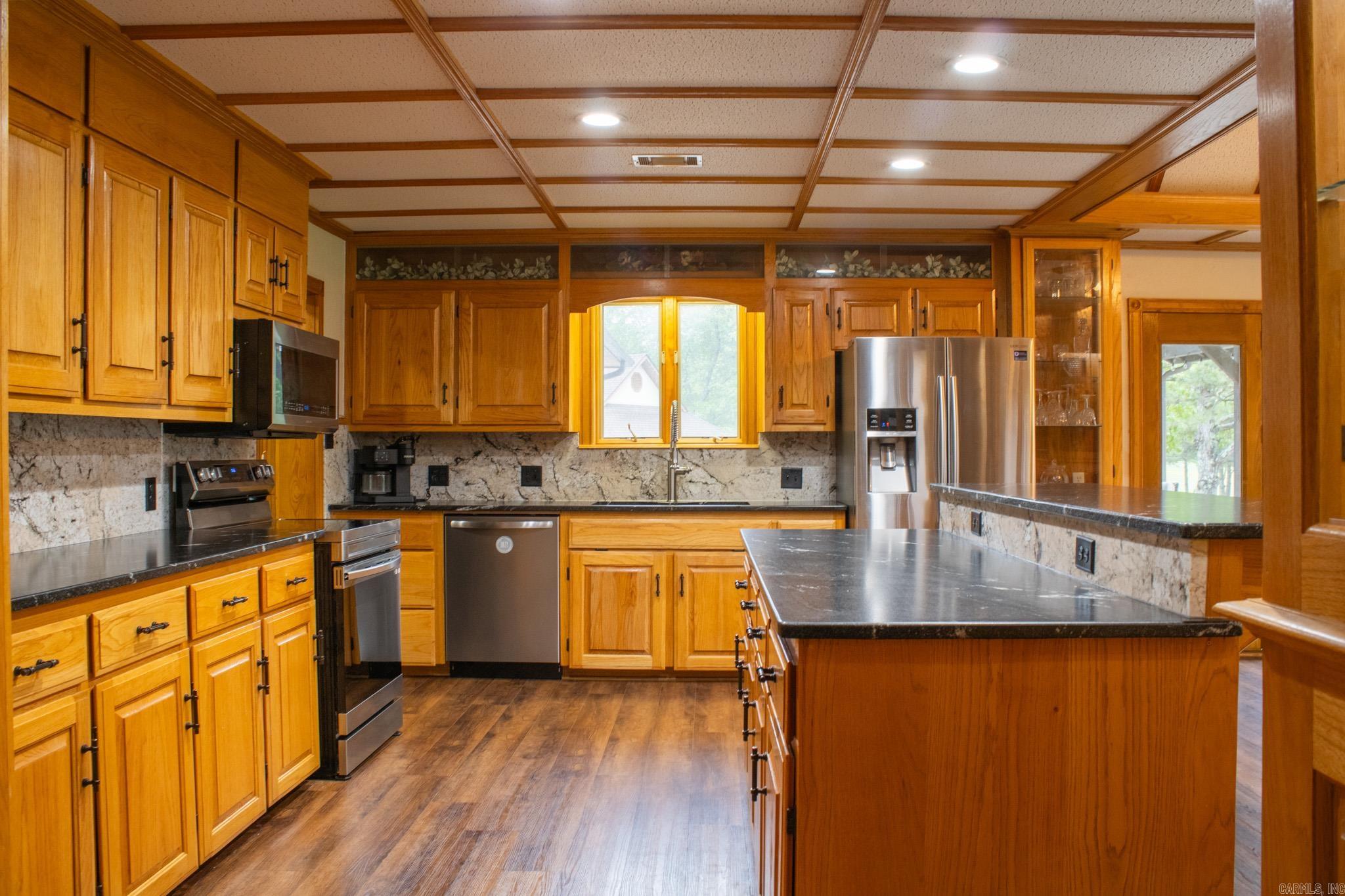 COUNTRY CLUB ESTATES - Residential