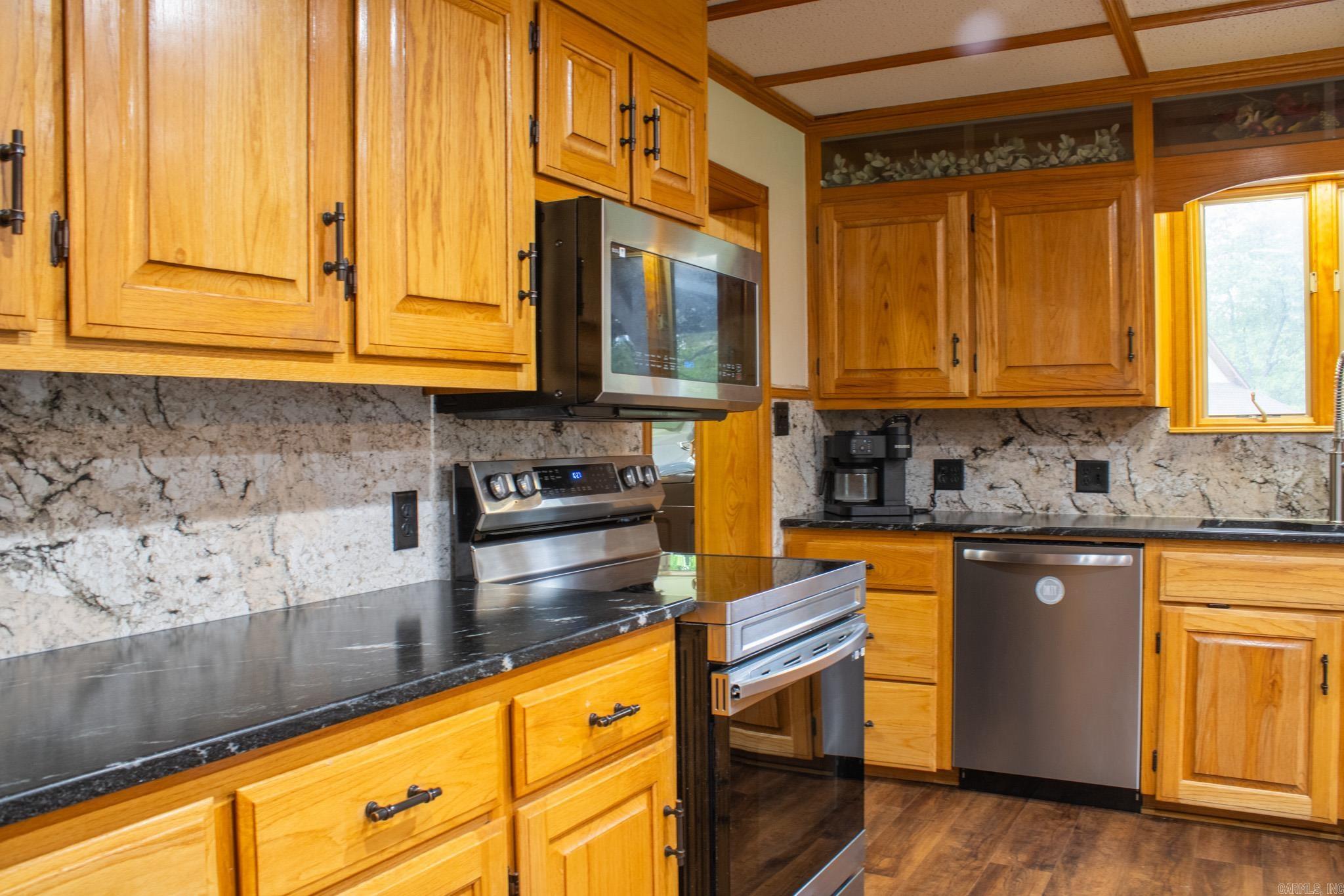 COUNTRY CLUB ESTATES - Residential