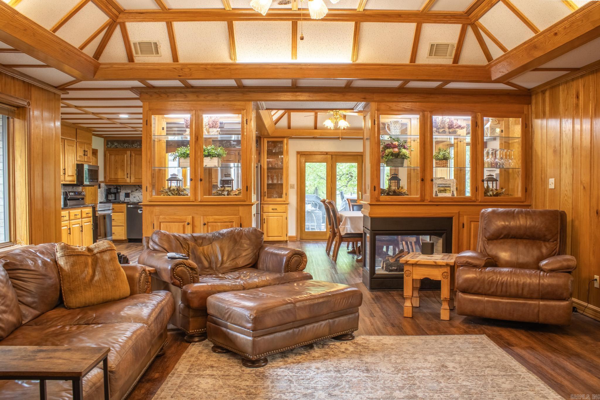 COUNTRY CLUB ESTATES - Residential