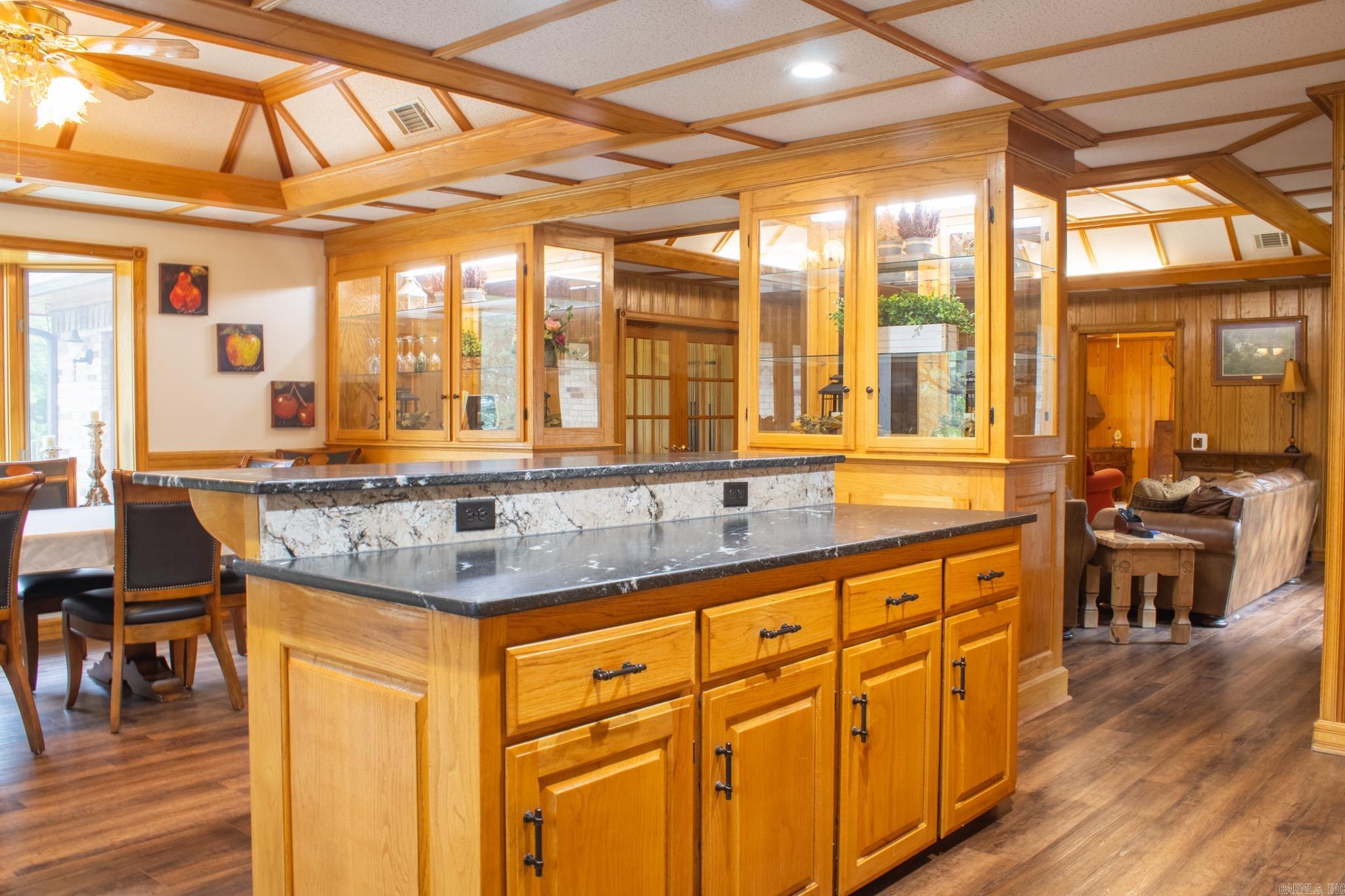 COUNTRY CLUB ESTATES - Residential