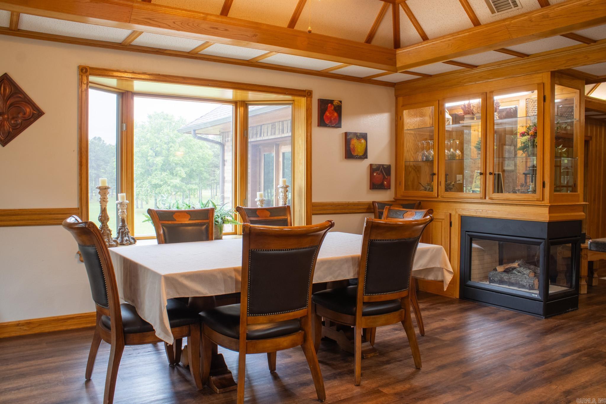 COUNTRY CLUB ESTATES - Residential