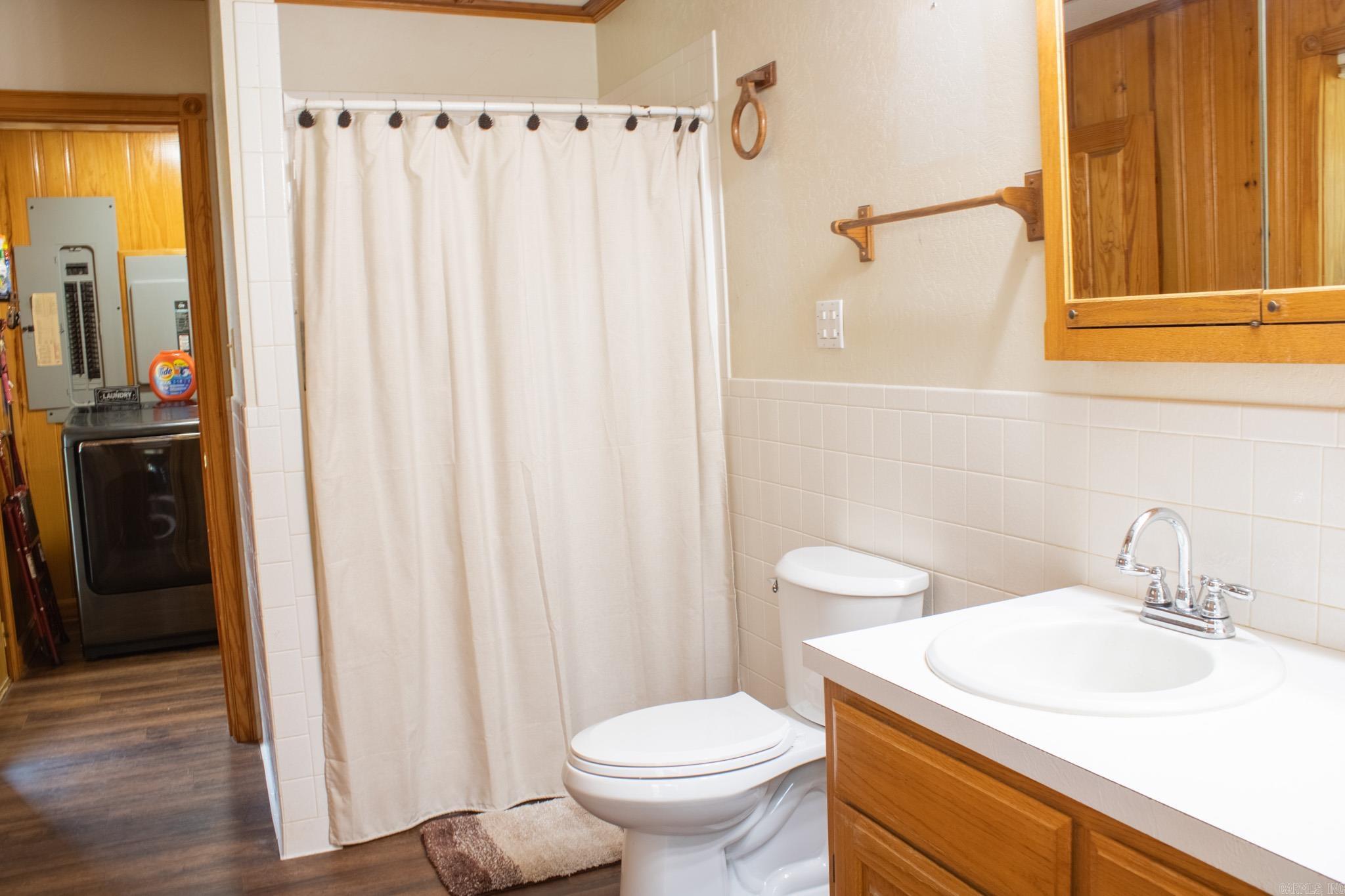 COUNTRY CLUB ESTATES - Residential