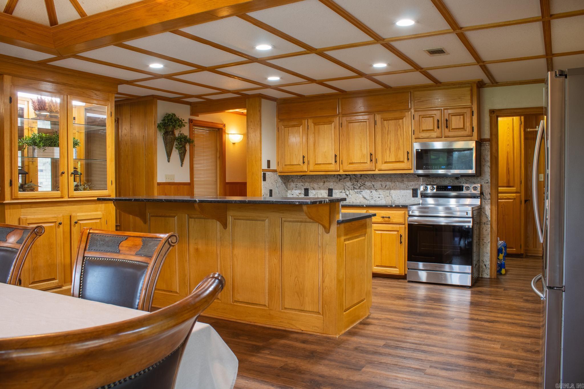 COUNTRY CLUB ESTATES - Residential