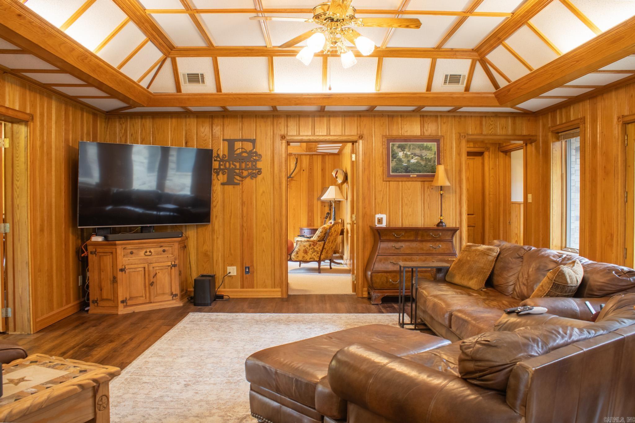 COUNTRY CLUB ESTATES - Residential