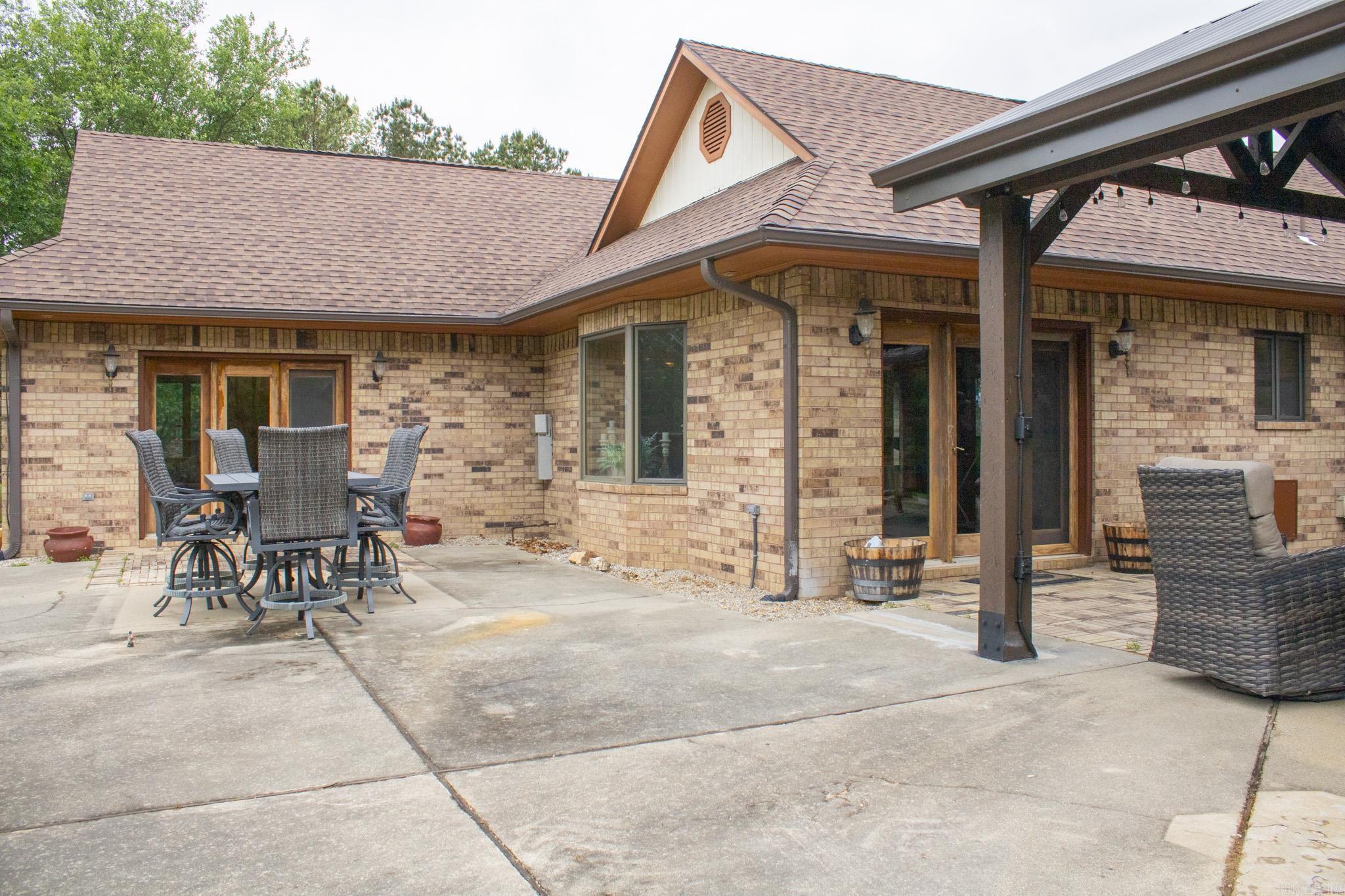 COUNTRY CLUB ESTATES - Residential